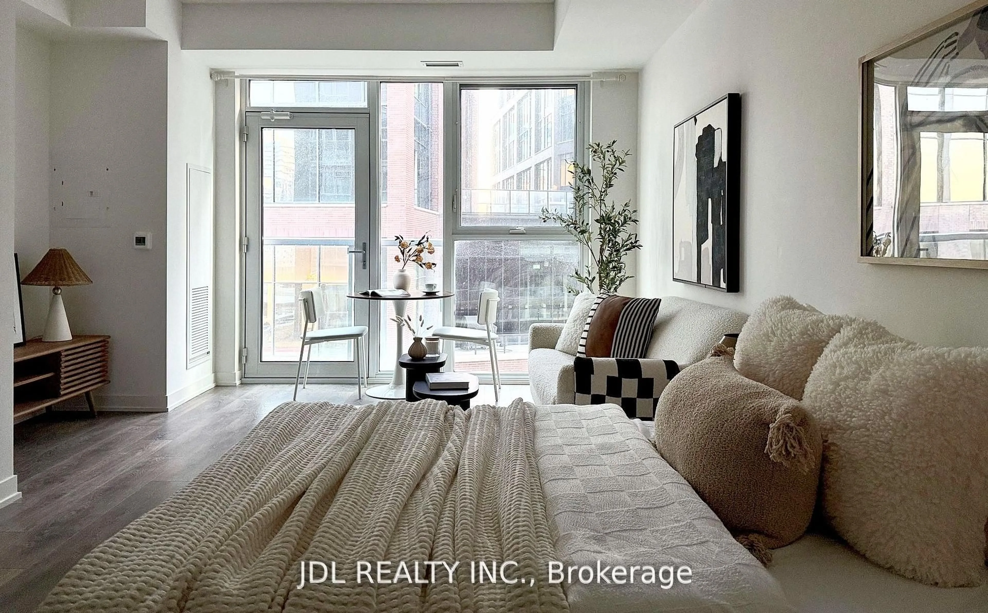 A pic of a room for 20 richardson St, Toronto Ontario M5A 4J9