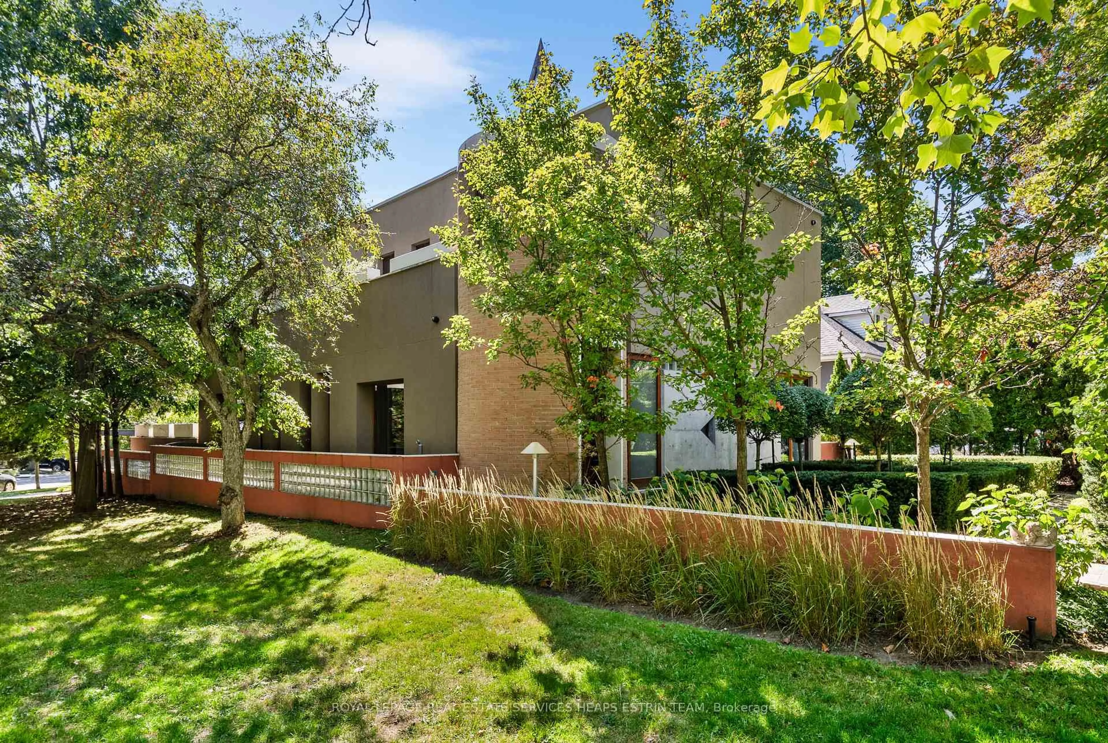 Patio, street for 31 Governors Rd, Toronto Ontario M4W 2E9