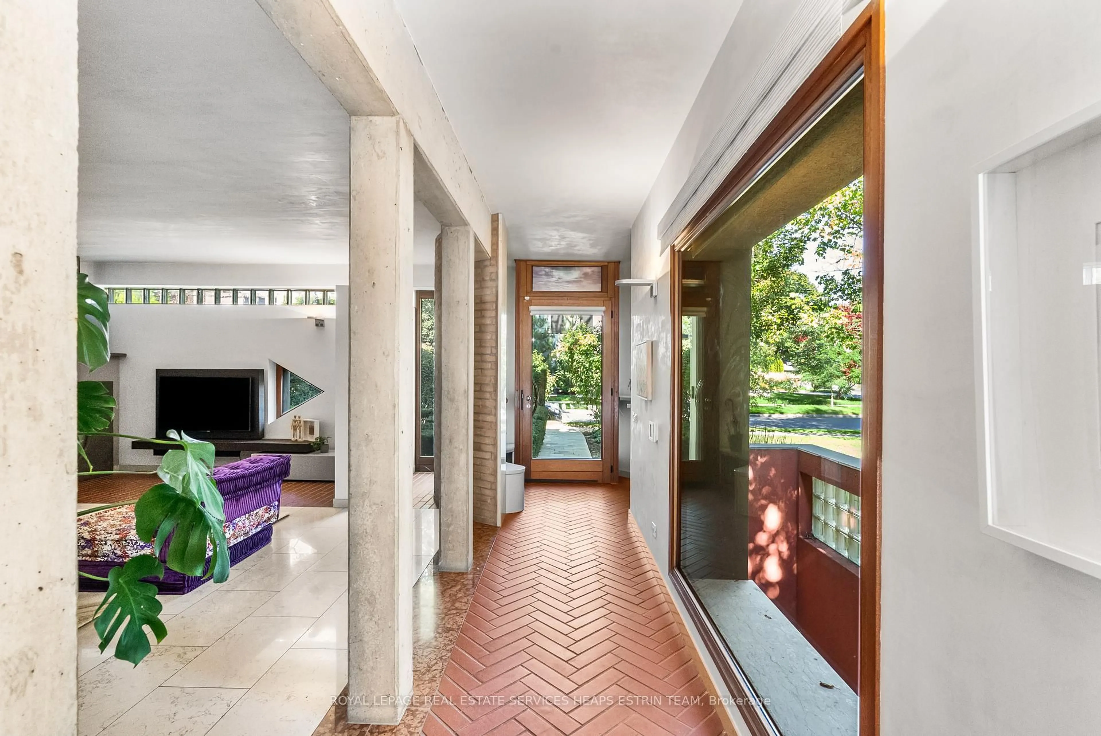 Indoor foyer for 31 Governors Rd, Toronto Ontario M4W 2E9