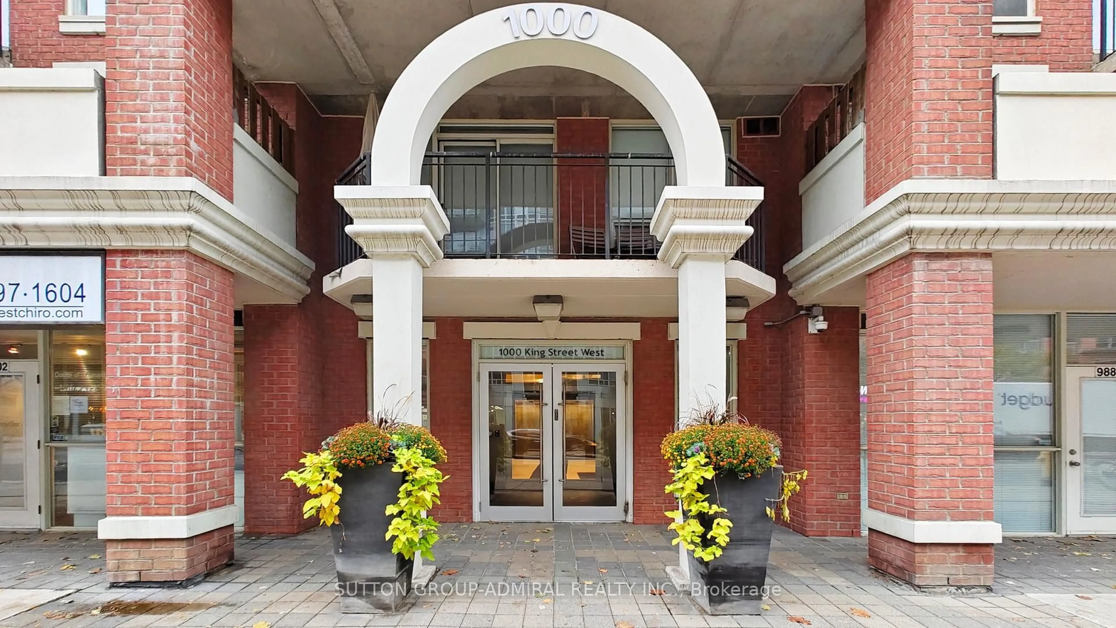 Indoor foyer for 1000 King St #321, Toronto Ontario M6K 3N1