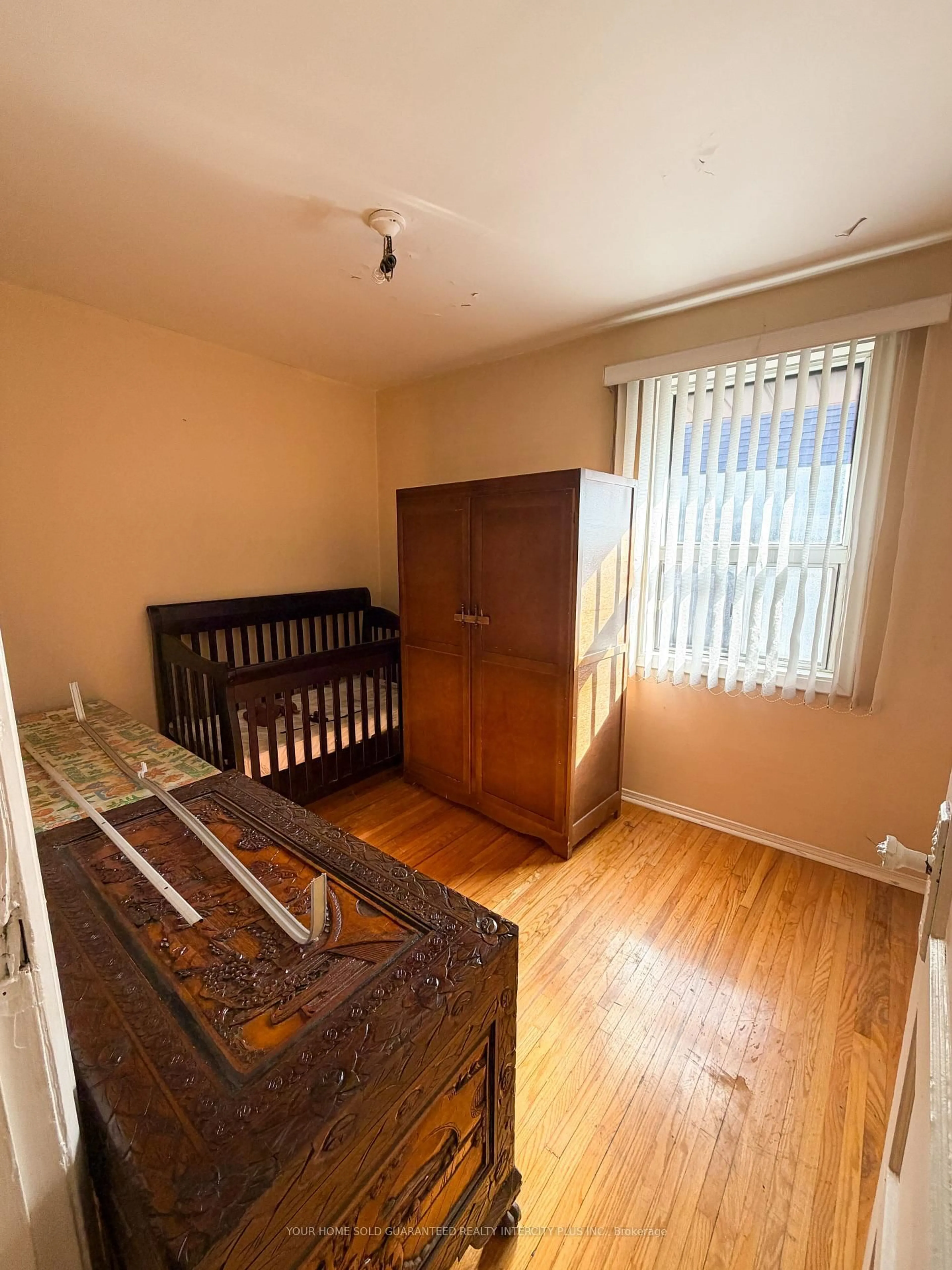 A pic of a room for 447 Christie St, Toronto Ontario M6G 3C7