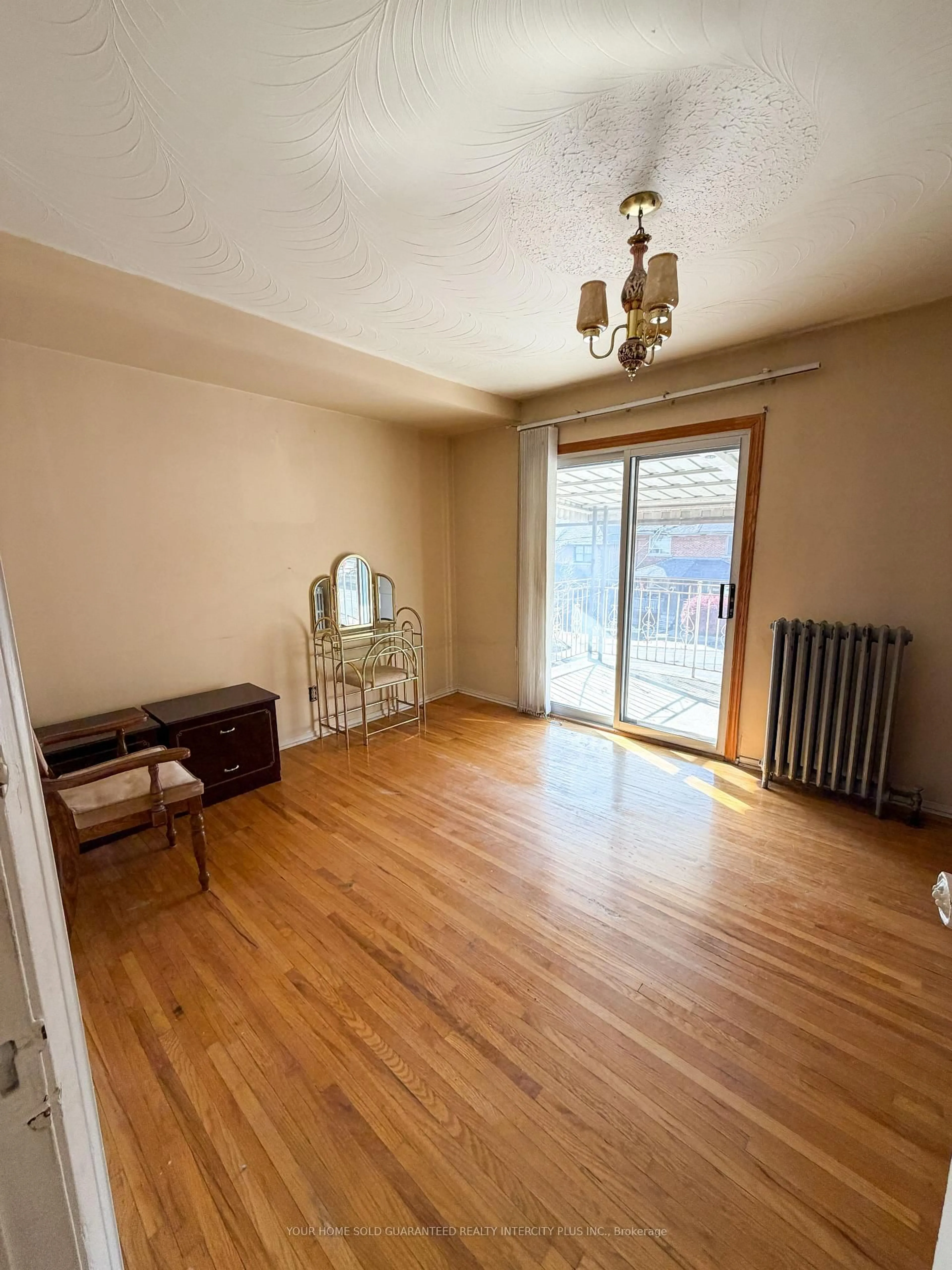 A pic of a room for 447 Christie St, Toronto Ontario M6G 3C7
