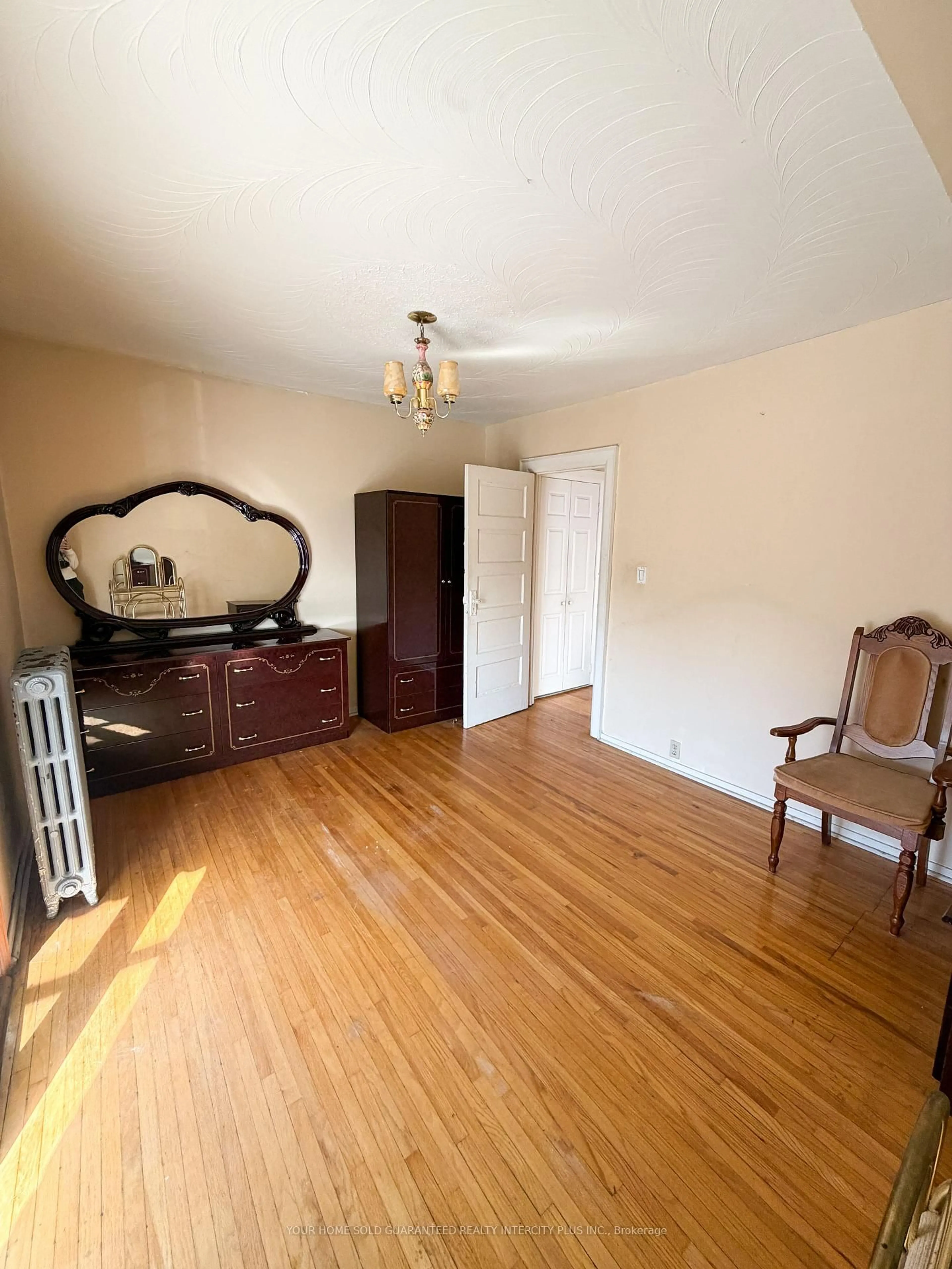 A pic of a room for 447 Christie St, Toronto Ontario M6G 3C7