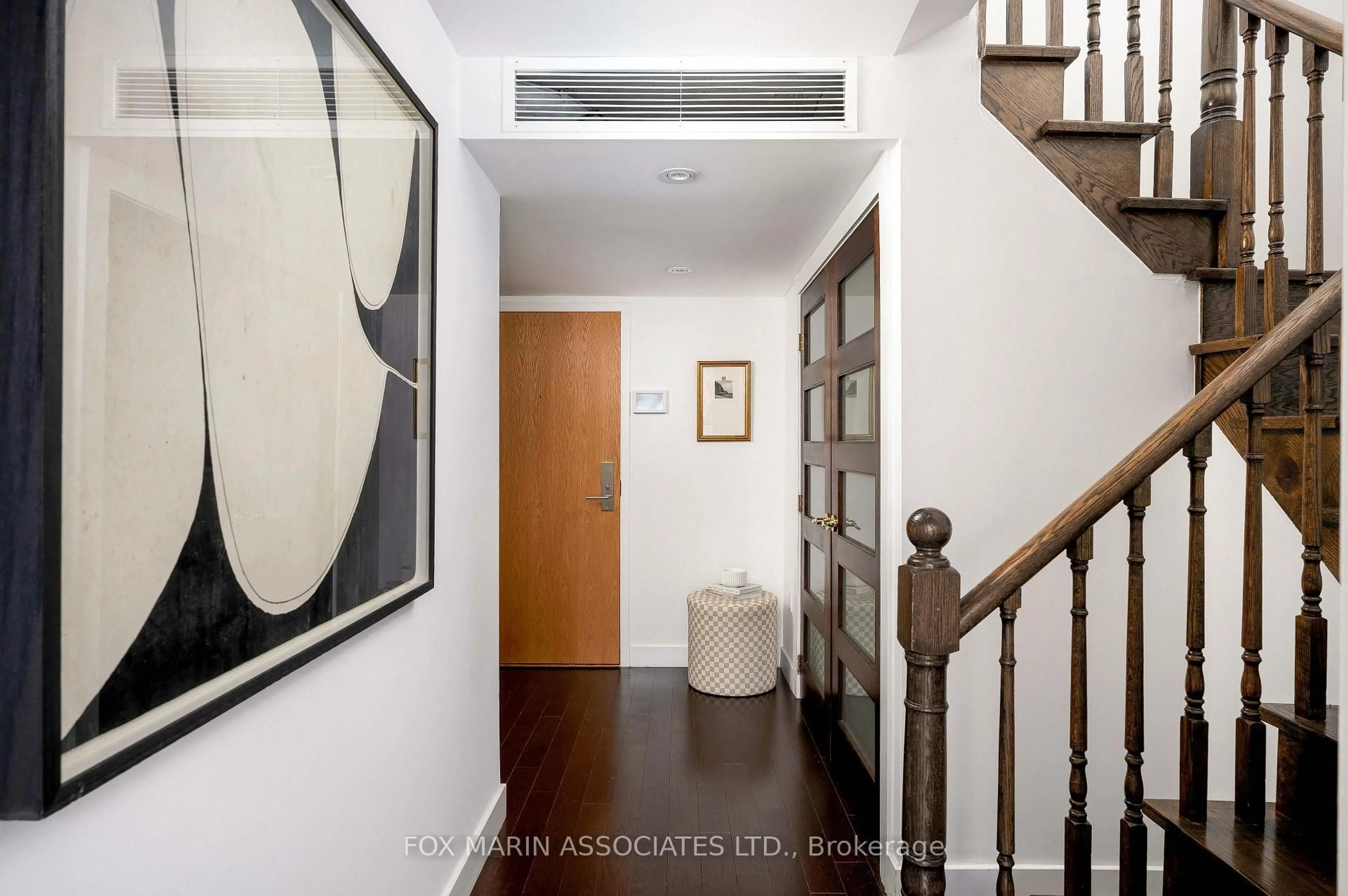 Indoor foyer for 80 Front St #227, Toronto Ontario M5E 1T4