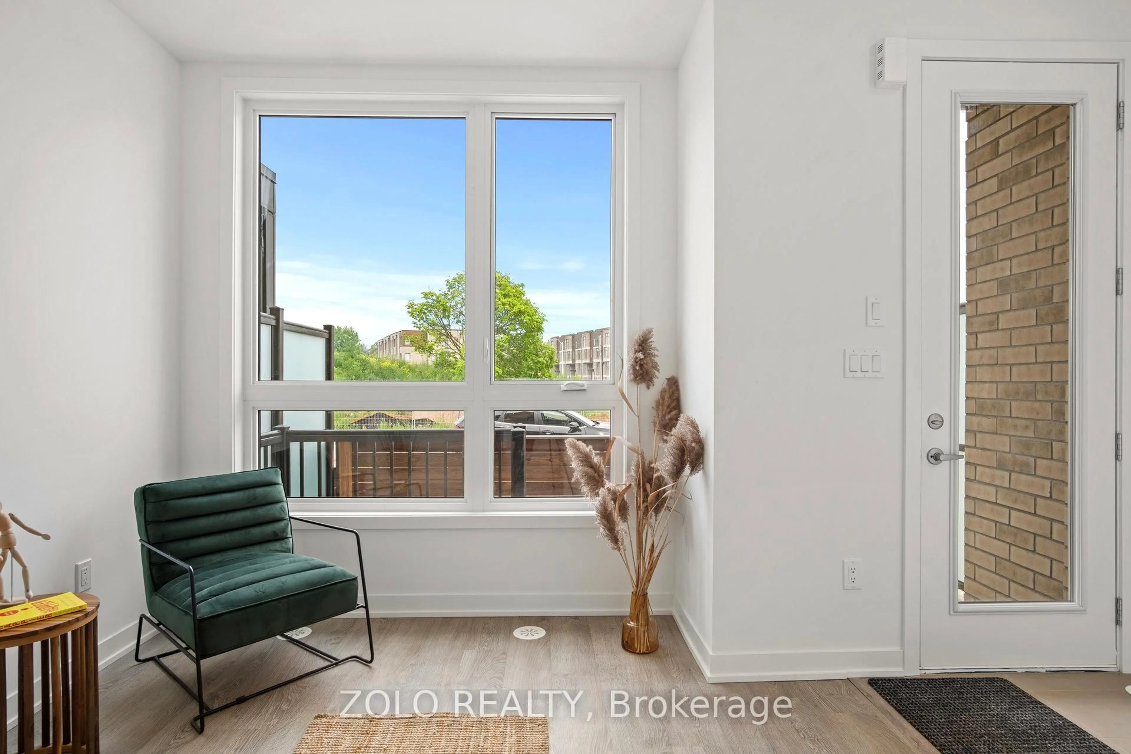 Indoor entryway for 30 Deep Roots Terr, Toronto Ontario M6A 2L8