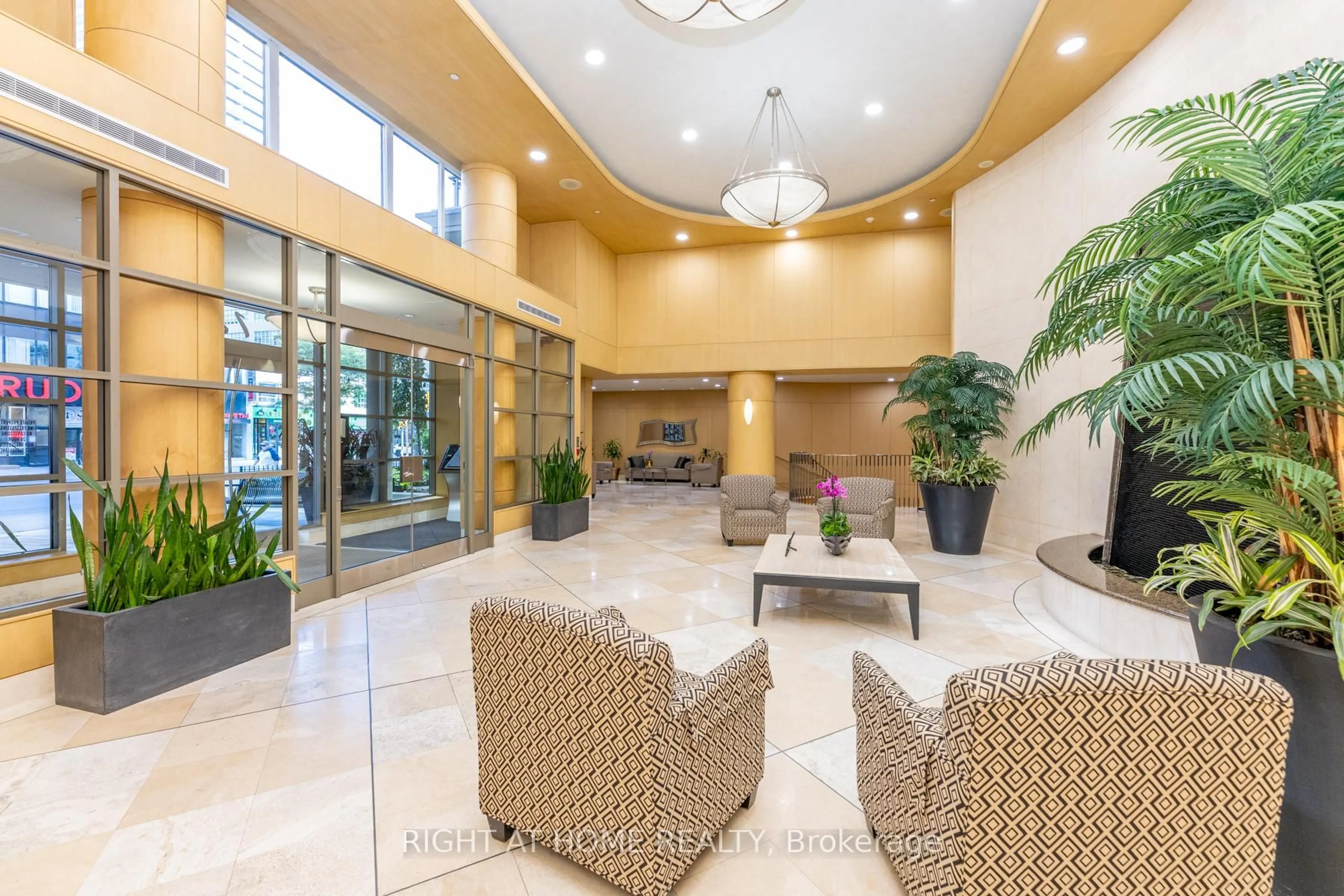 Lobby for 123 Eglinton Ave #813, Toronto Ontario M4P 1J2