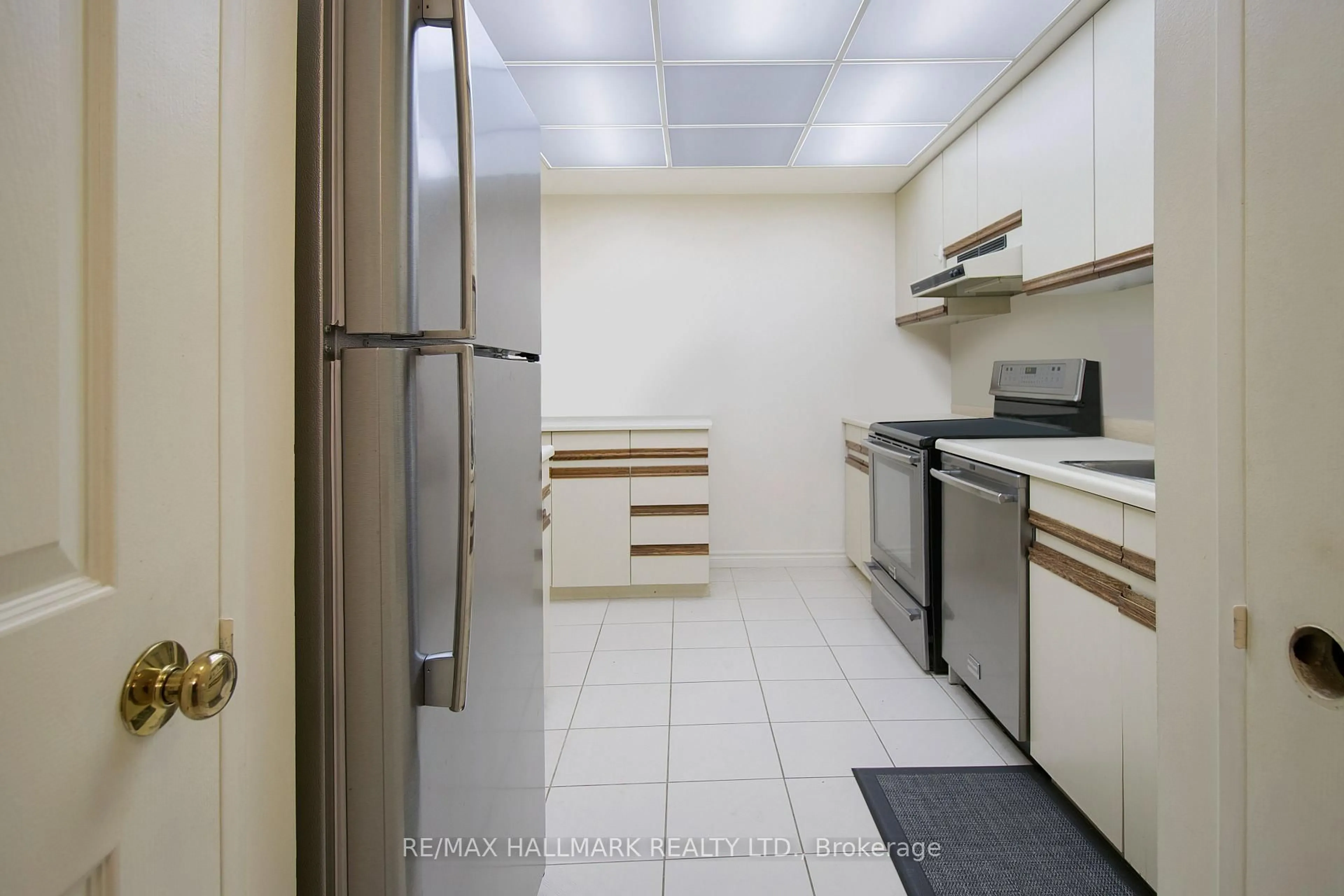 Standard kitchen, ceramic/tile floor for 211 St Patrick St #307, Toronto Ontario M5T 2Y9