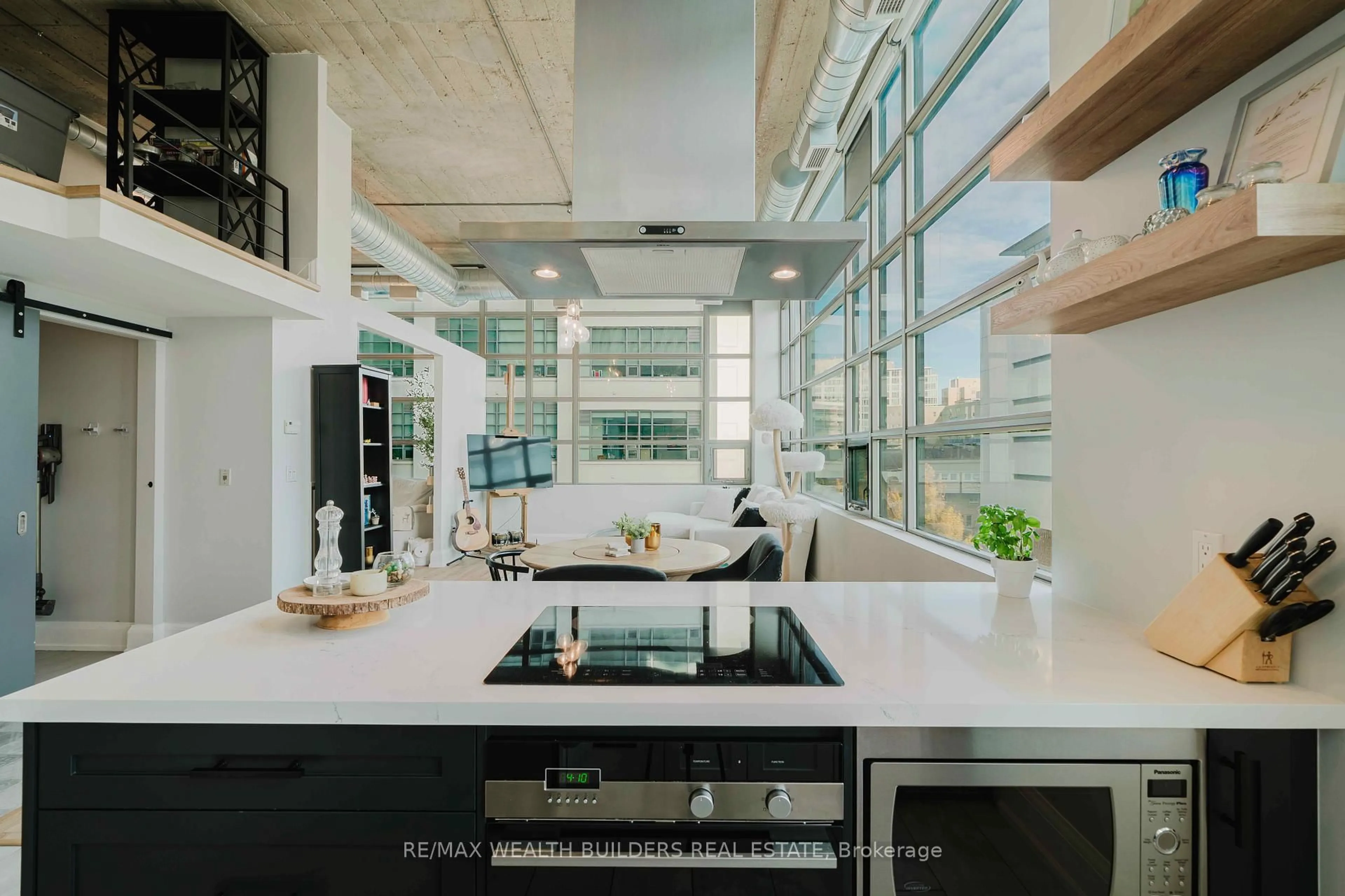 Open concept kitchen, ceramic/tile floor for 637 Lake Shore Blvd #304, Toronto Ontario M5V 3J6