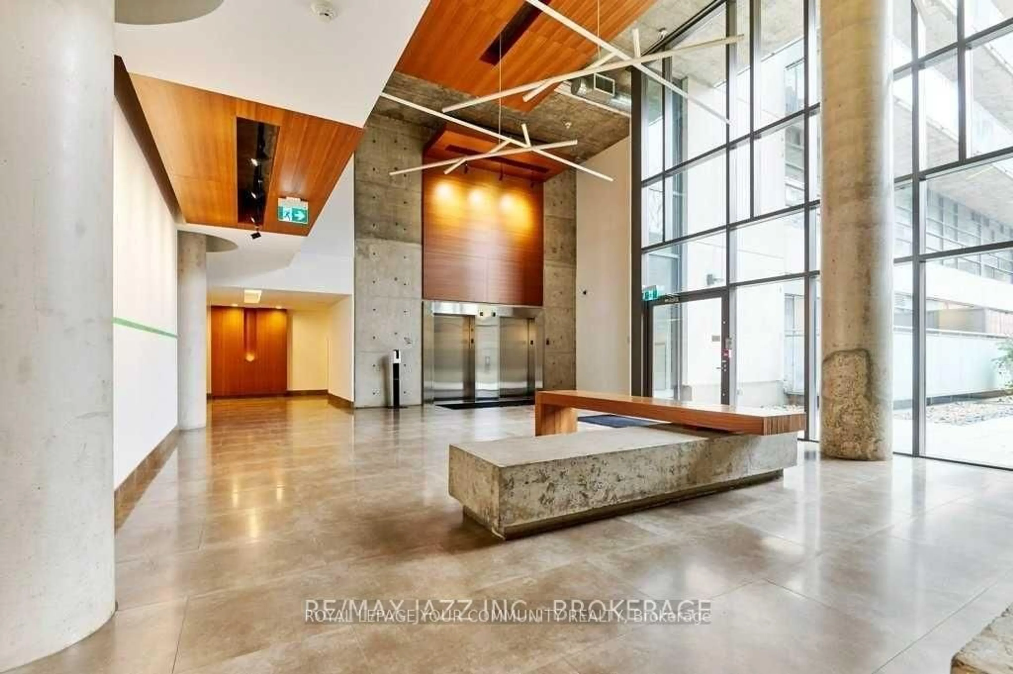 Indoor foyer for 10 Morrison St #608, Toronto Ontario L5V 2T8