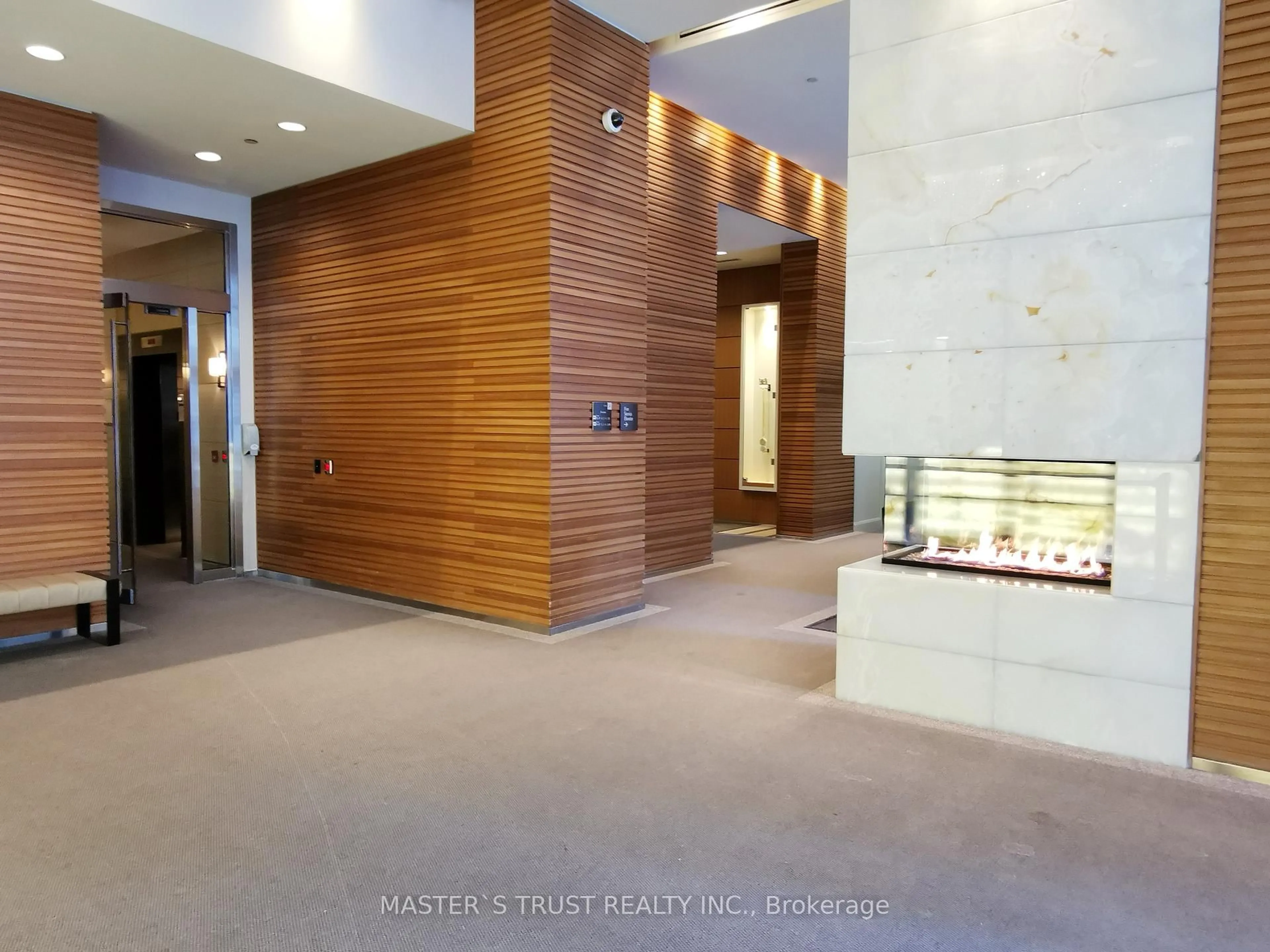 Indoor foyer for 2191 Yonge St #4312, Toronto Ontario M4S 3H8