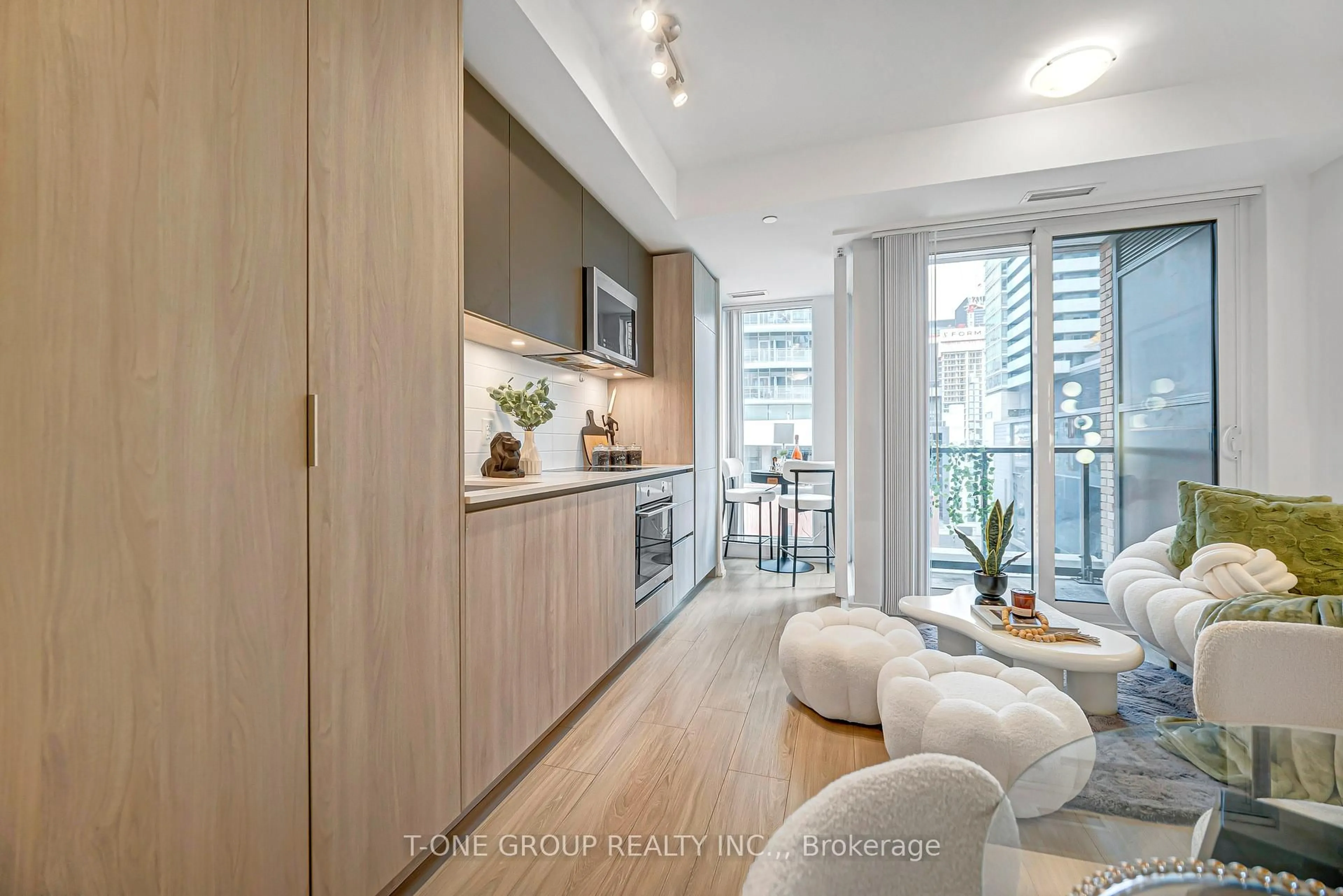 Open concept kitchen, unknown for 8 WIDMER St #808, Toronto Ontario M5V 2E7
