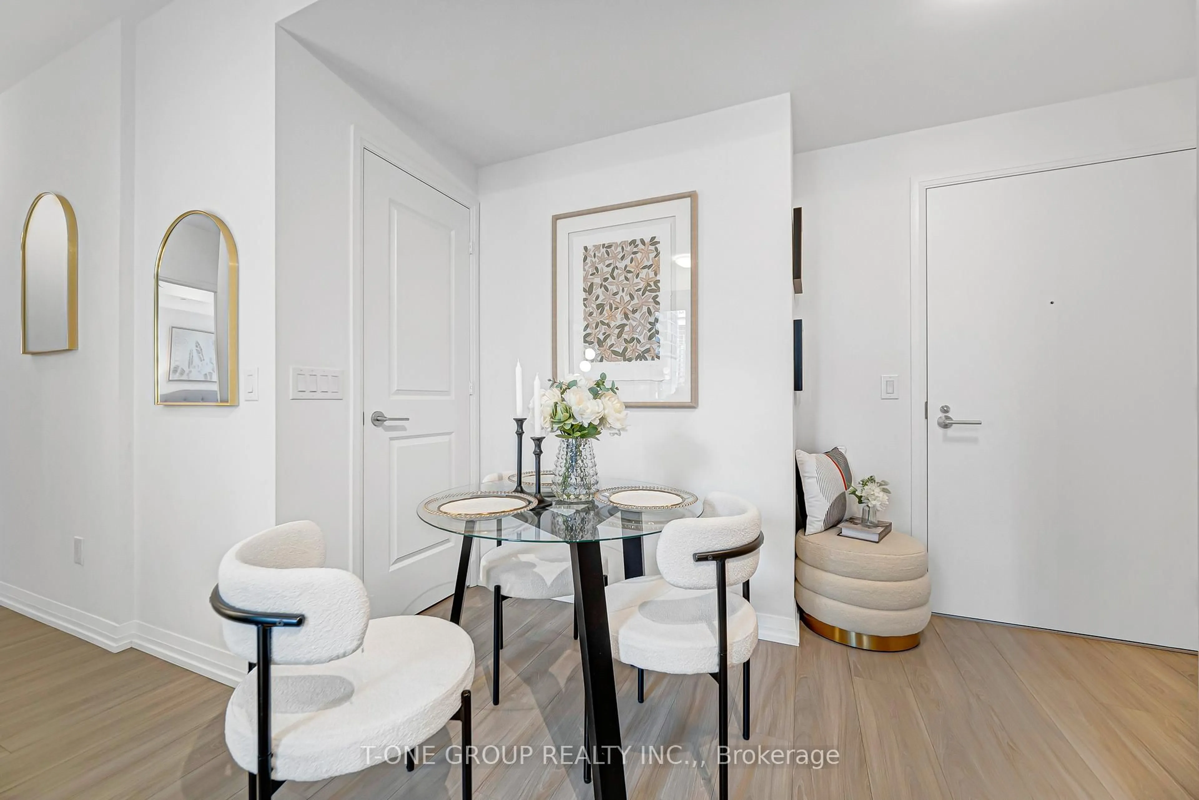 Unknown for 8 WIDMER St #808, Toronto Ontario M5V 2E7