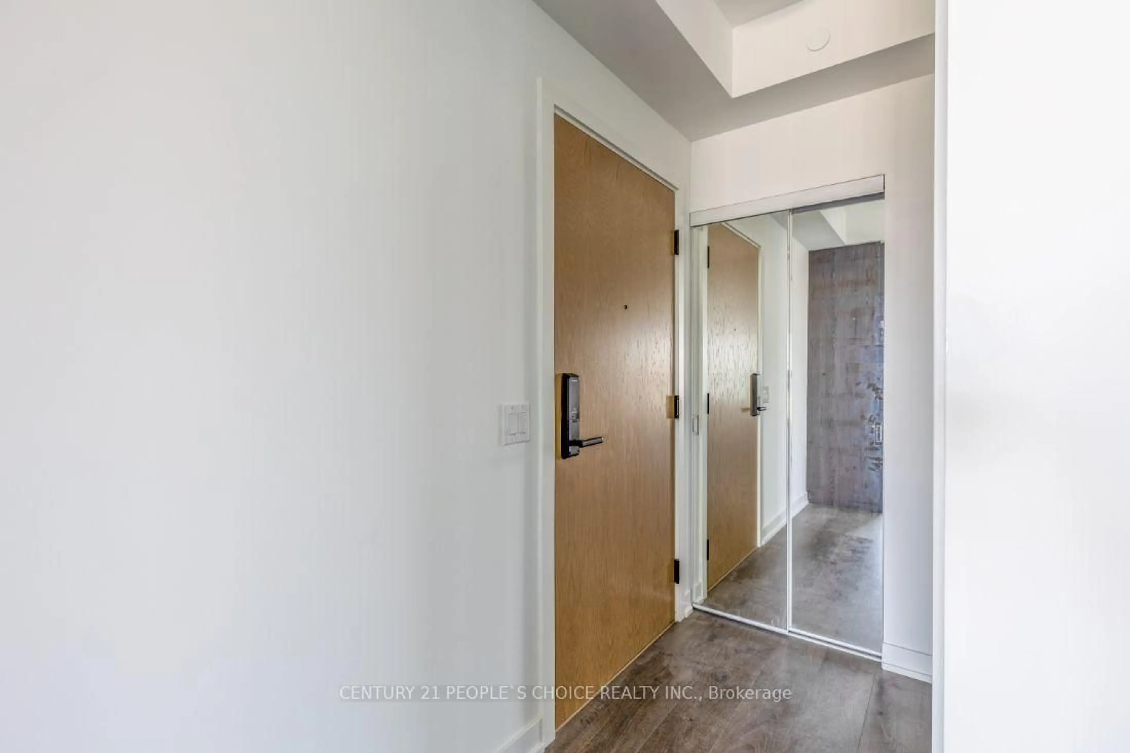 Indoor entryway for 5 Defries St #801, Toronto Ontario M5A 0W7
