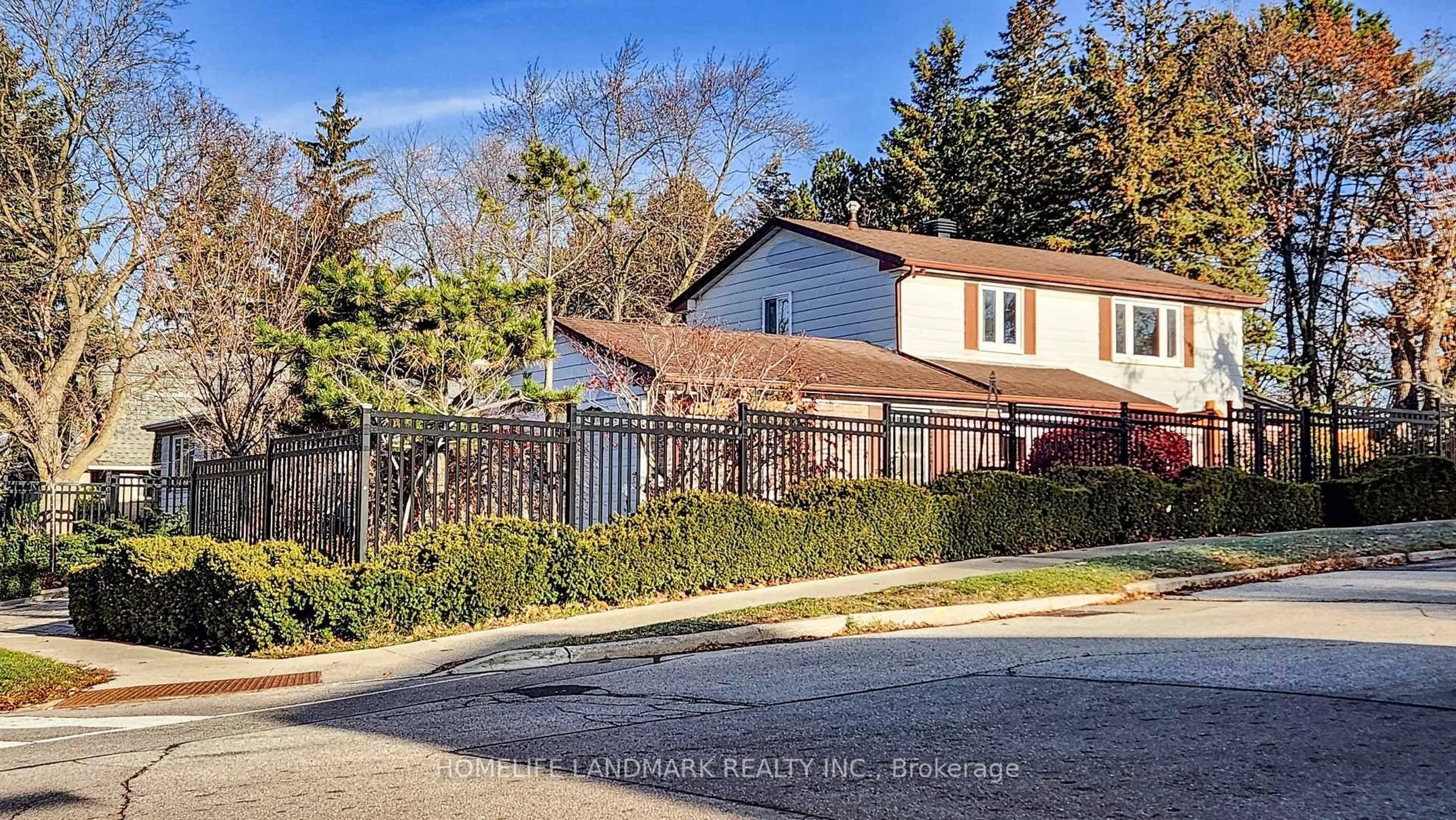 A pic from outside/outdoor area/front of a property/back of a property/a pic from drone, street for 88 Cherrystone Dr, Toronto Ontario M2H 1S1