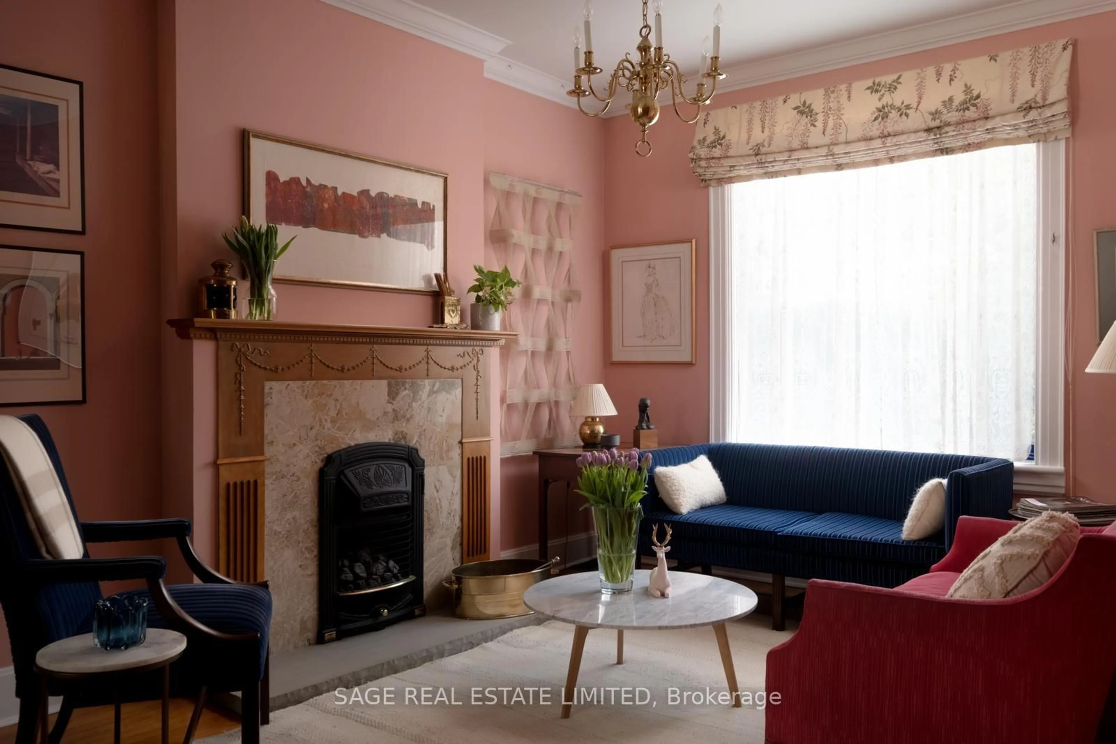 Living room with furniture, unknown for 169 MacPherson Ave, Toronto Ontario M5R 1W9