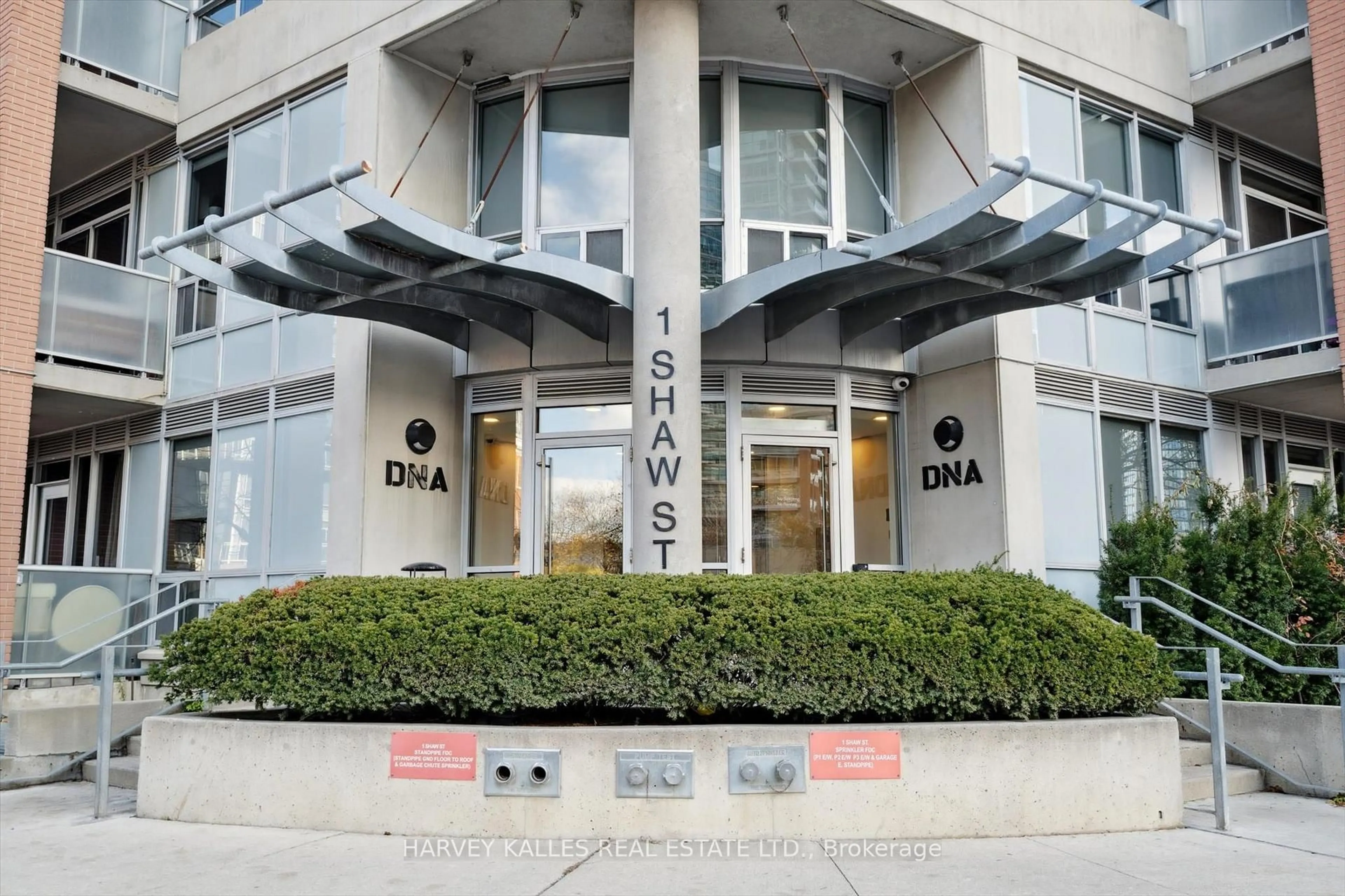 Indoor foyer for 1 Shaw St #102, Toronto Ontario M6K 0A1