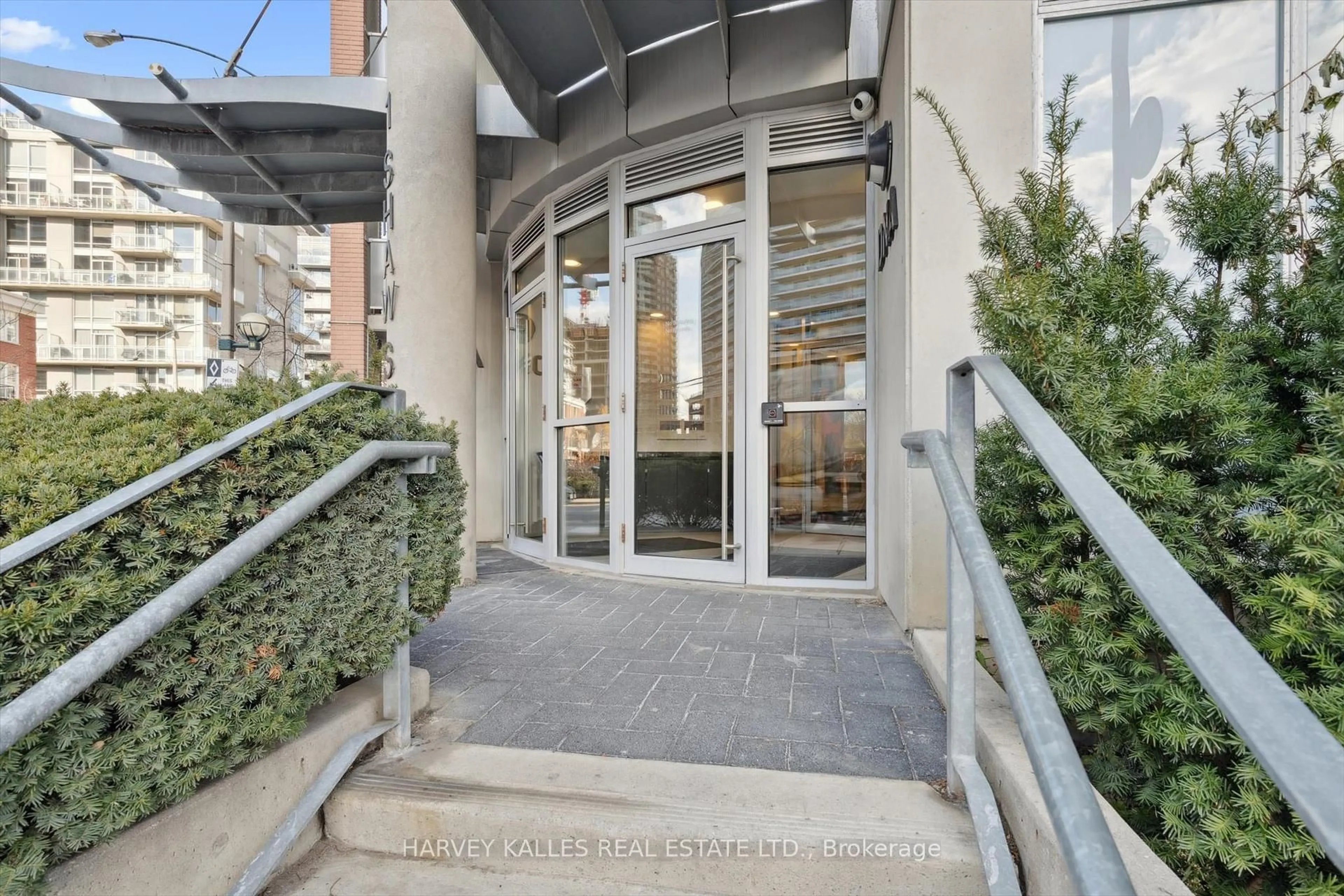 Indoor foyer for 1 Shaw St #102, Toronto Ontario M6K 0A1
