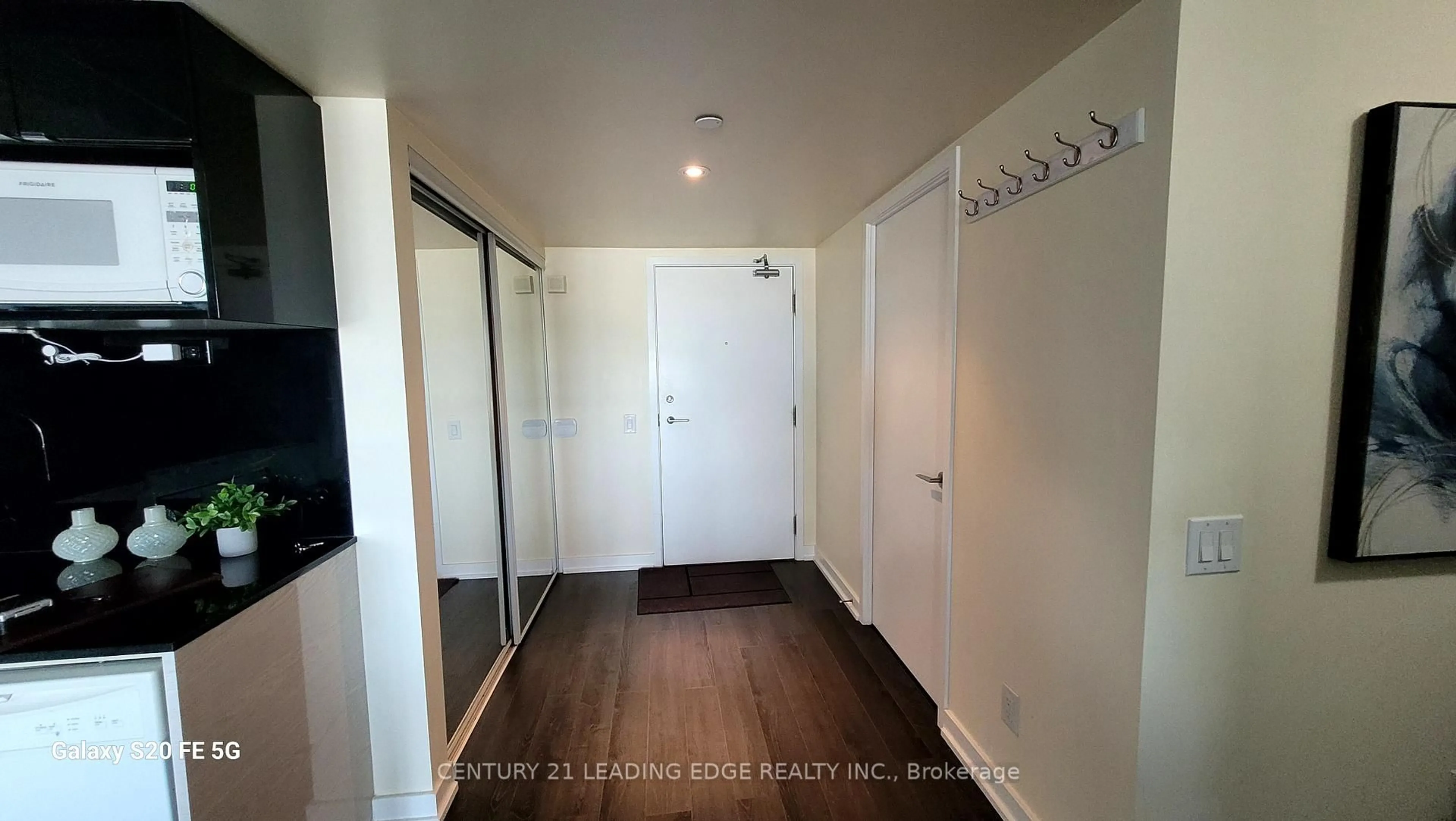 Indoor entryway for 72 Esther Shiner Blvd #808, Toronto Ontario M2K 0C4