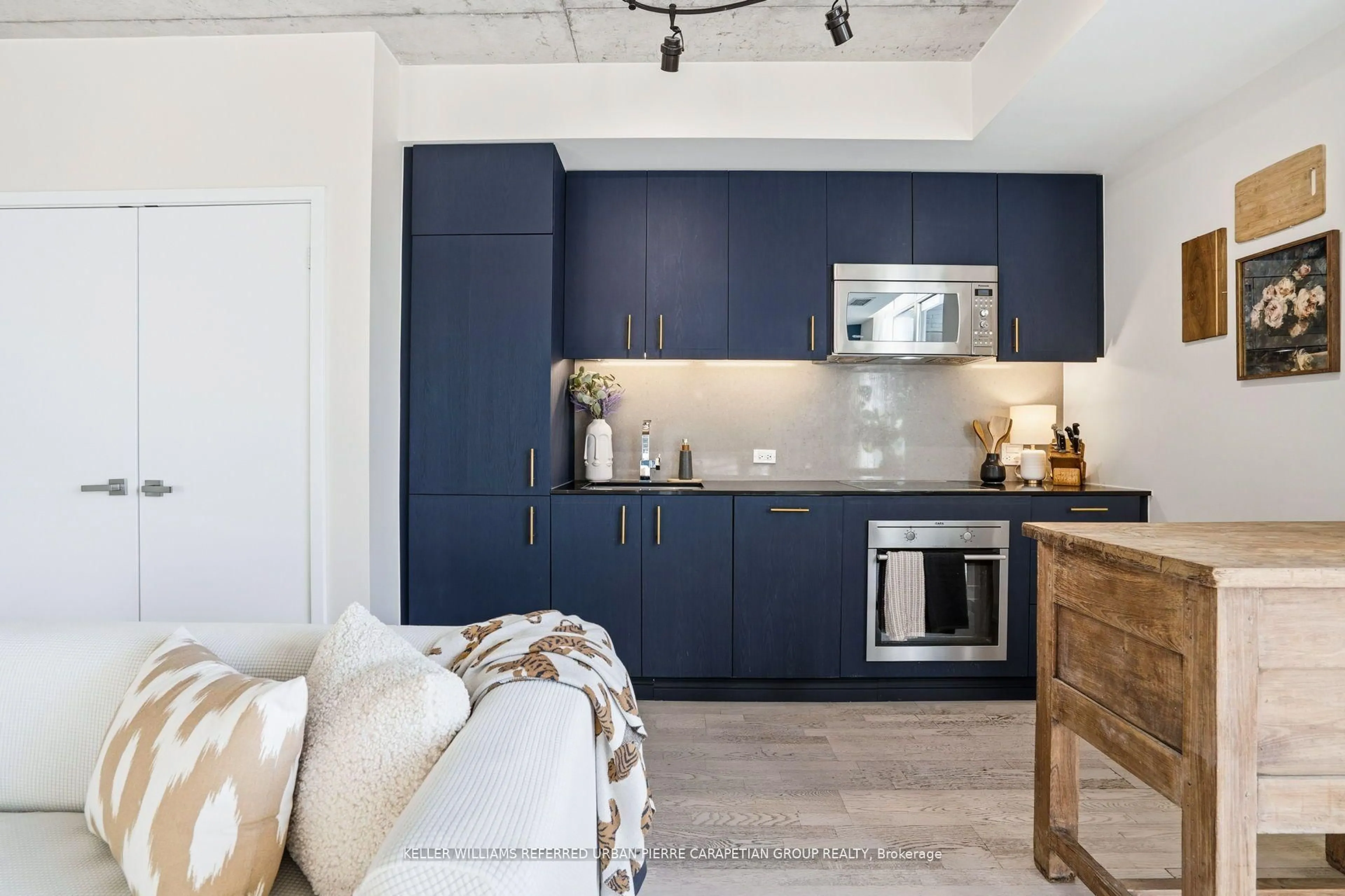 Open concept kitchen, unknown for 20 Minowan Miikan Ave #1012, Toronto Ontario M6J 0E5