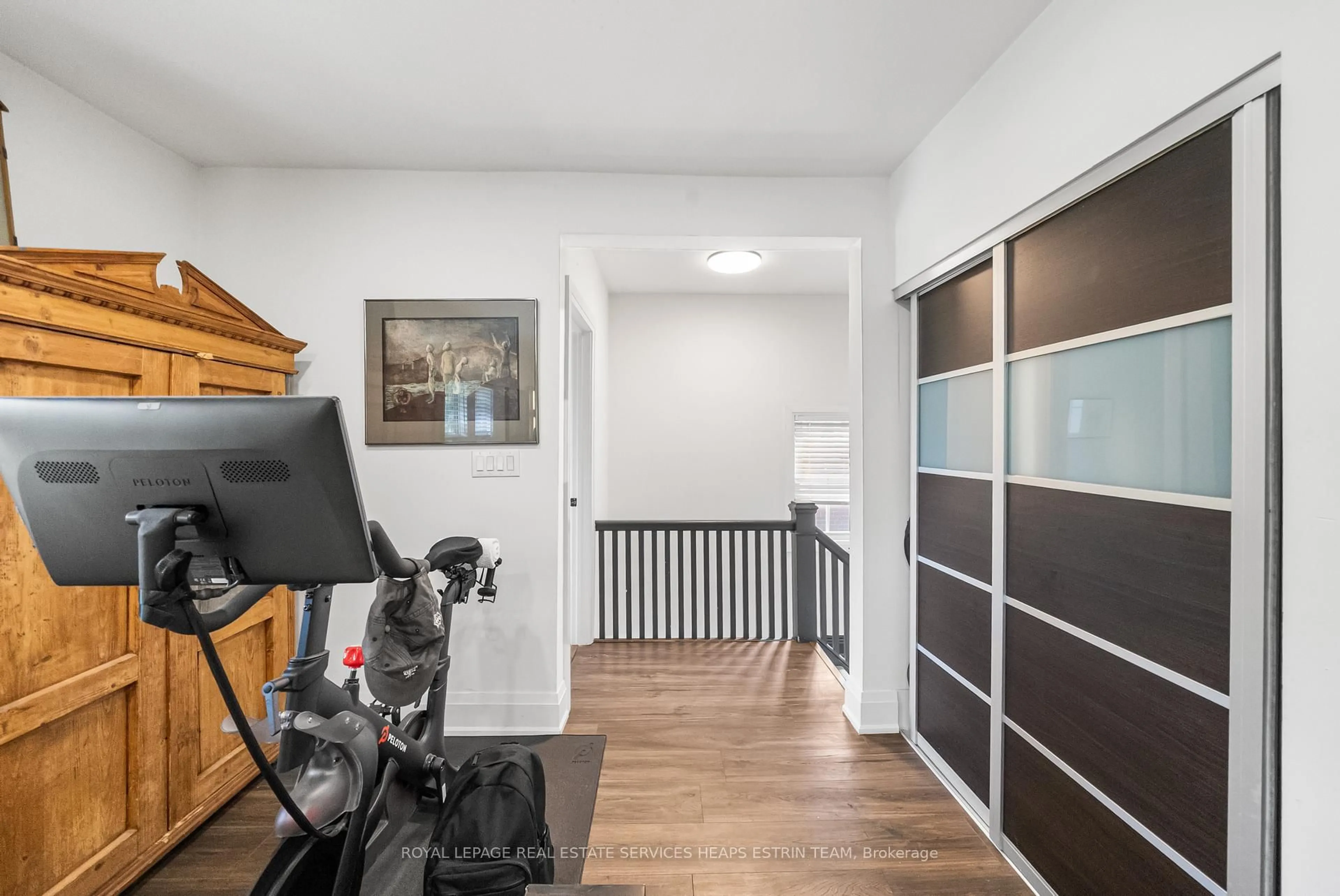 Indoor foyer for 38 Whitehall Rd, Toronto Ontario M4W 2C6