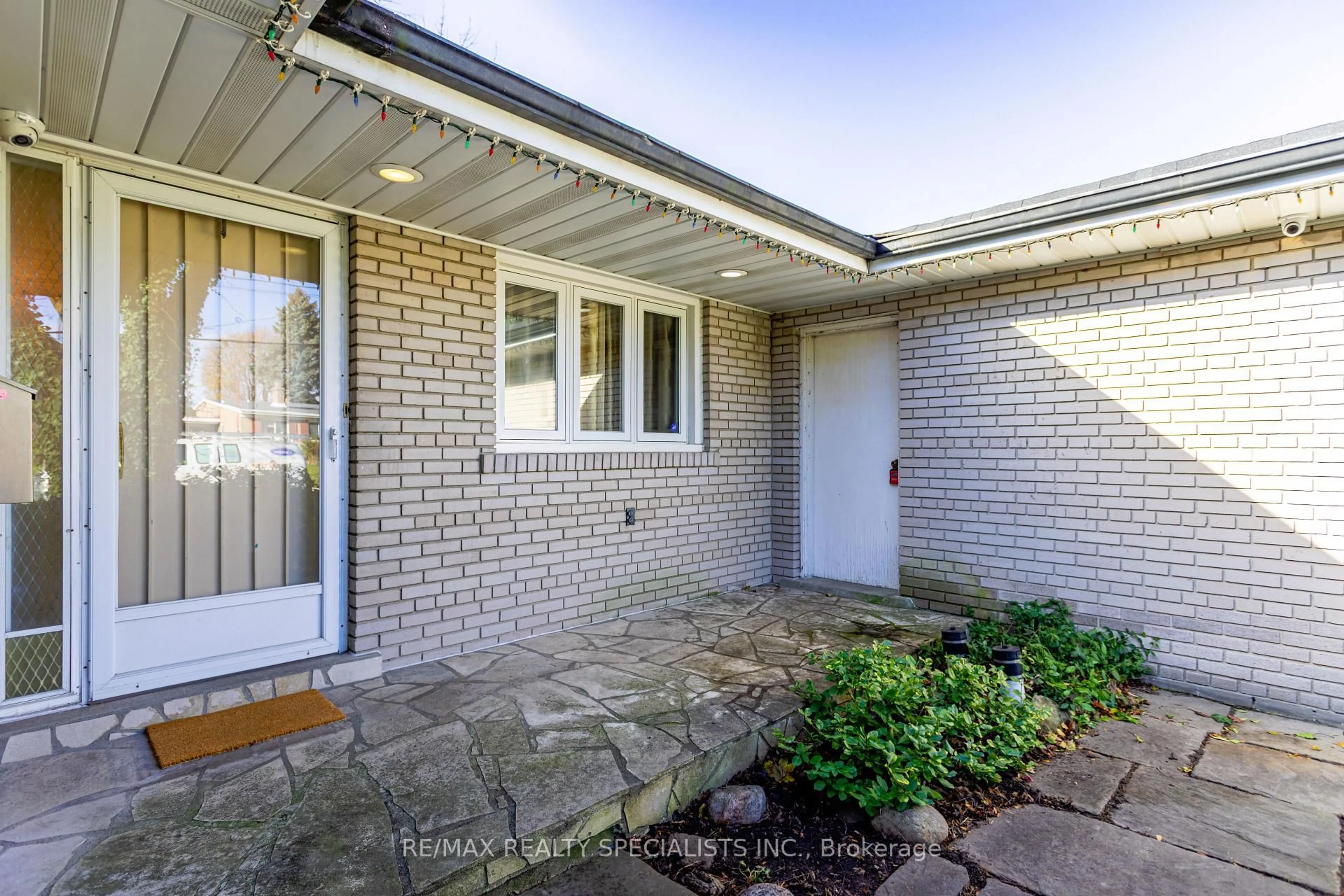 Home with brick exterior material, street for 22 Heathview Ave, Toronto Ontario M2K 2C1