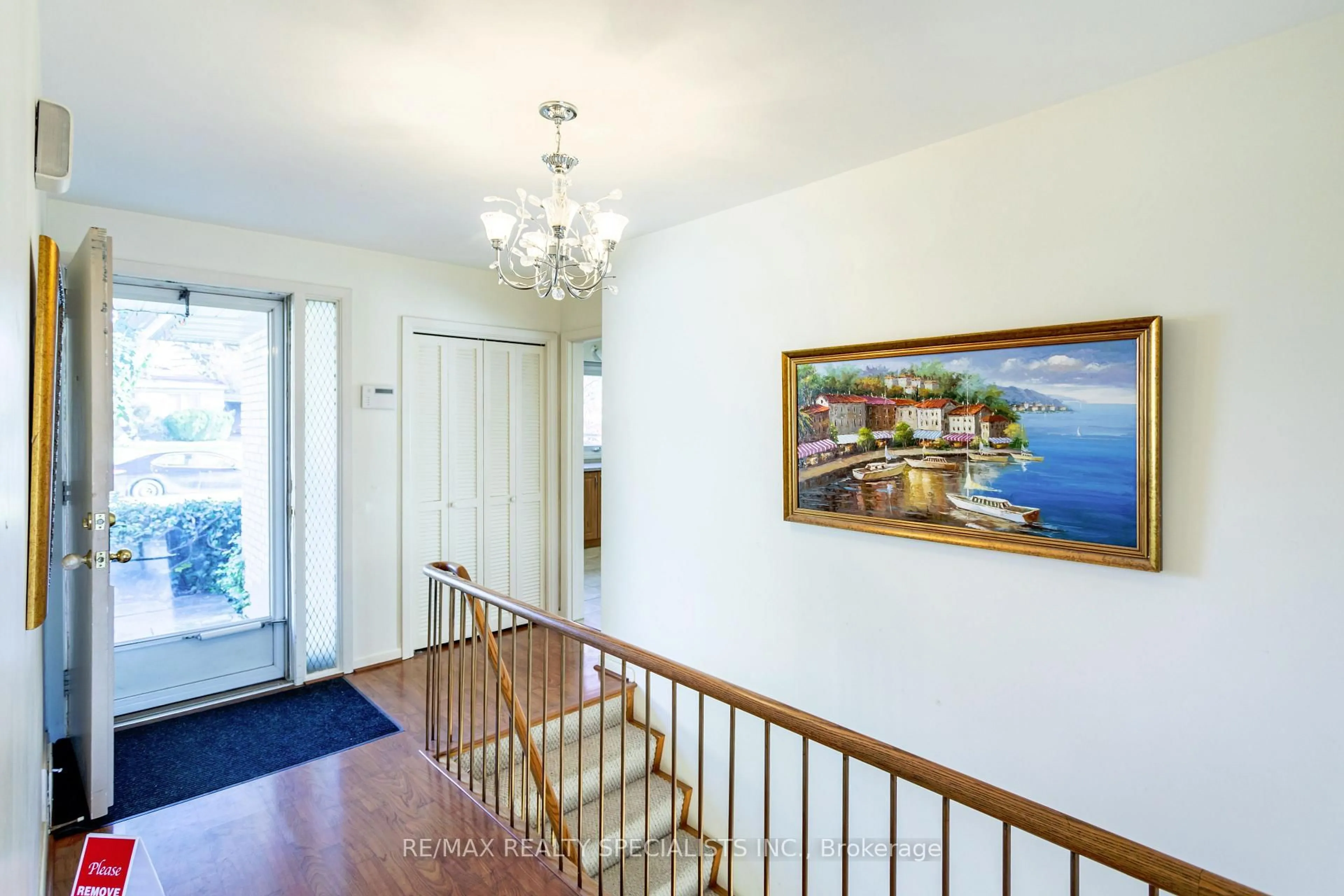 Indoor foyer for 22 Heathview Ave, Toronto Ontario M2K 2C1