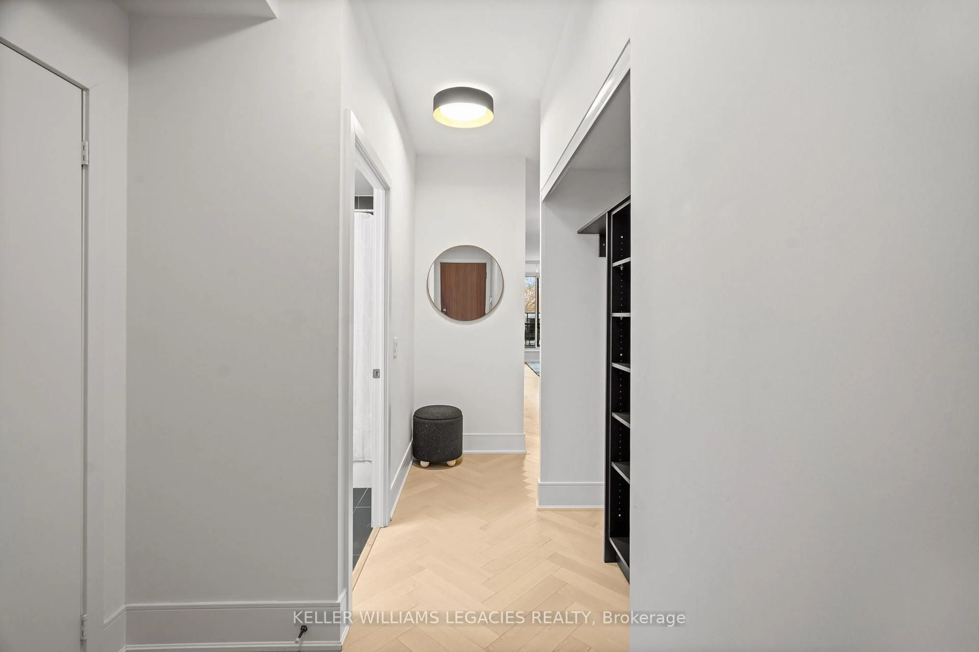 Indoor entryway for 170 Chiltern Hill Rd #304, Toronto Ontario M6C 0A9