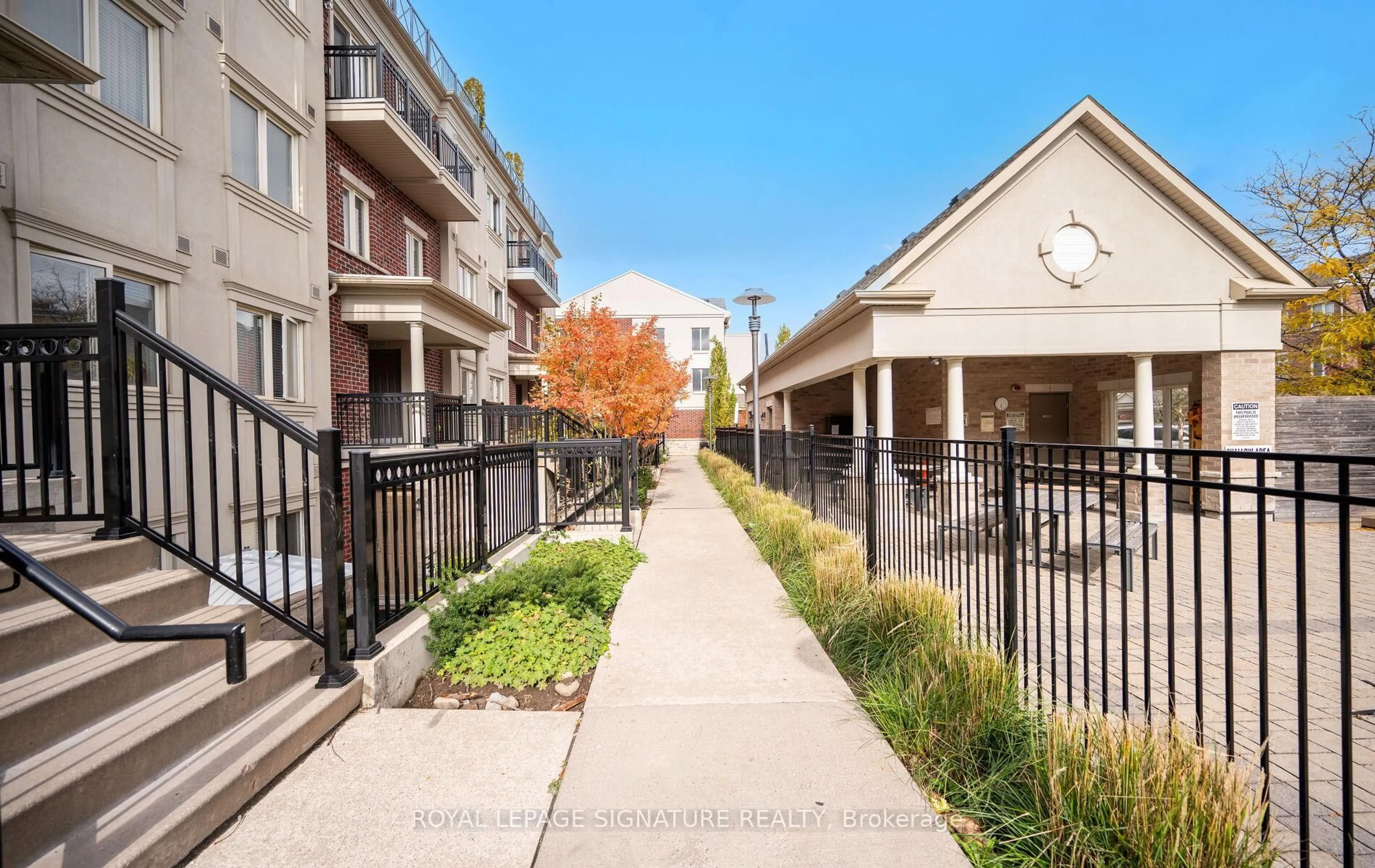 Patio, street for 15 Coneflower Cres #240, Toronto Ontario M2R 0A5