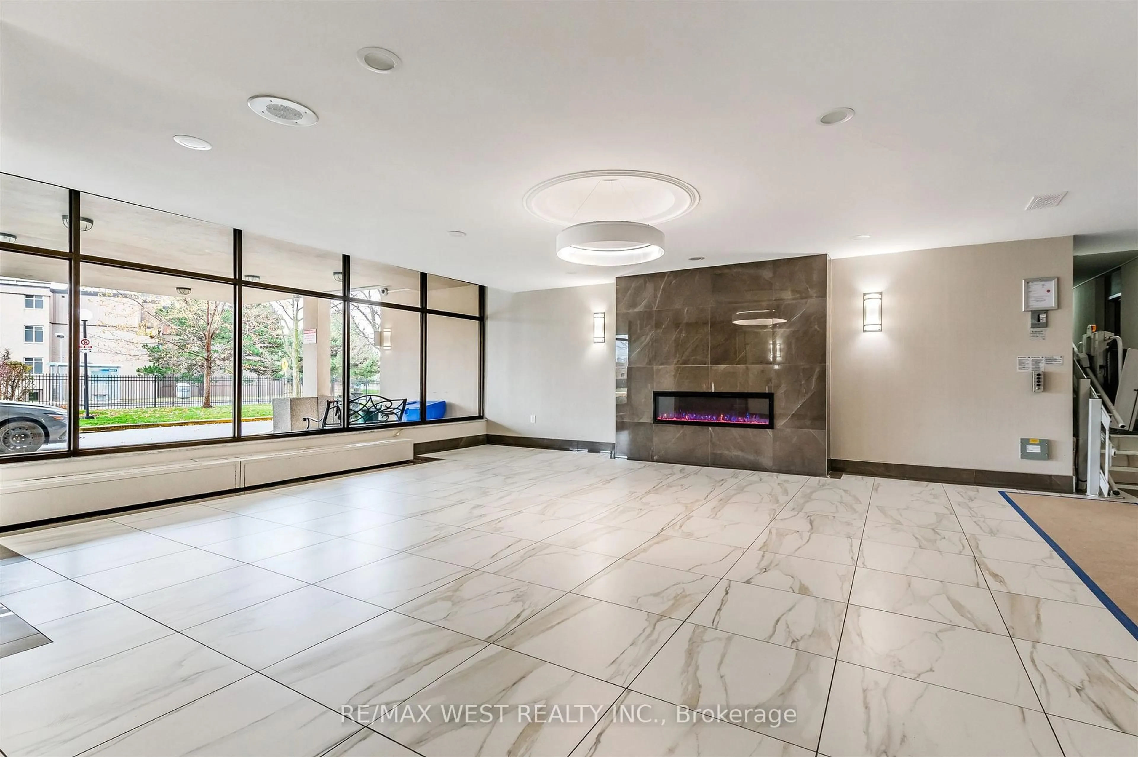 Lobby for 130 Neptune Dr #904, Toronto Ontario M6A 1X5