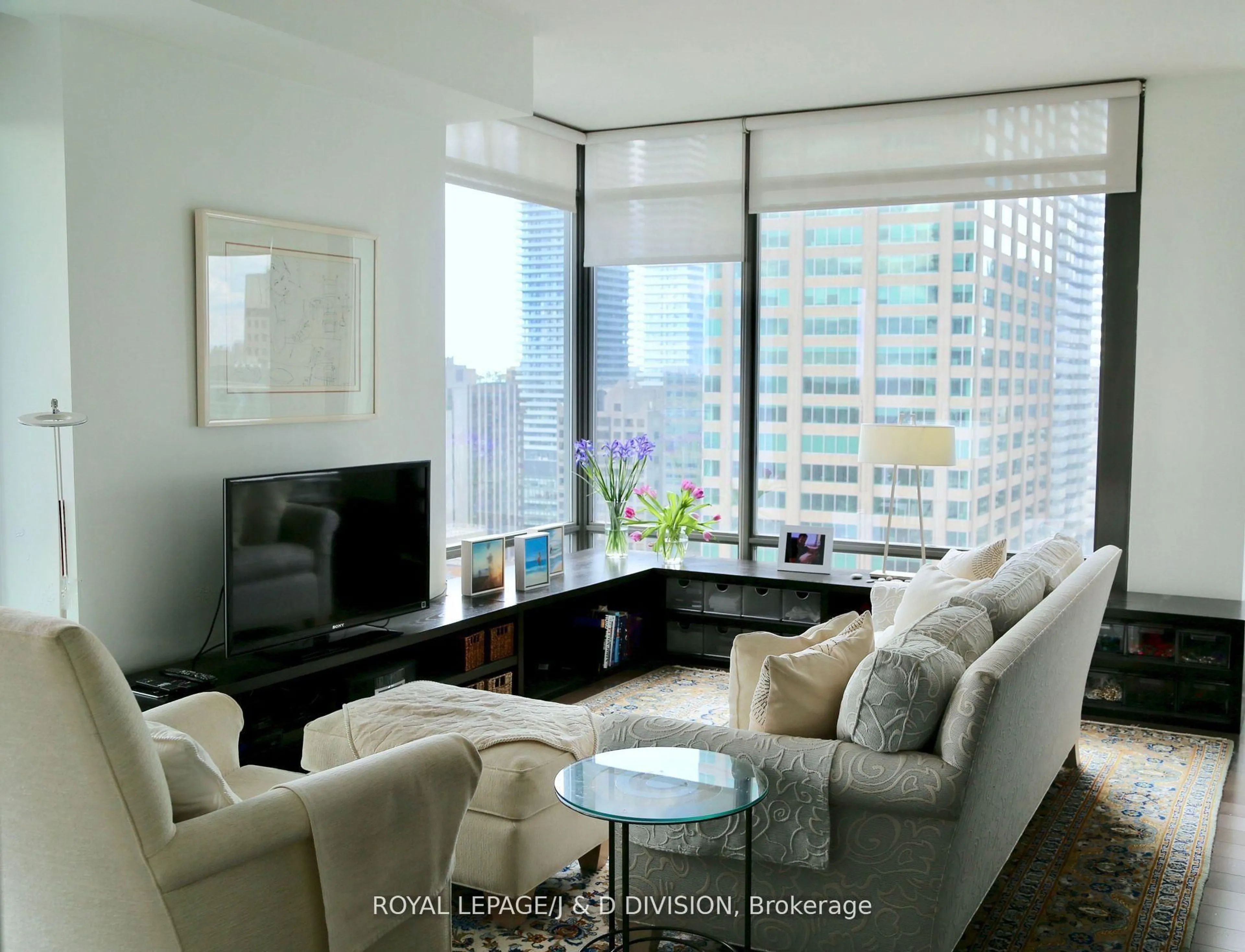 Living room with furniture, unknown for 18 Yorkville Ave #2202, Toronto Ontario M4W 3Y8