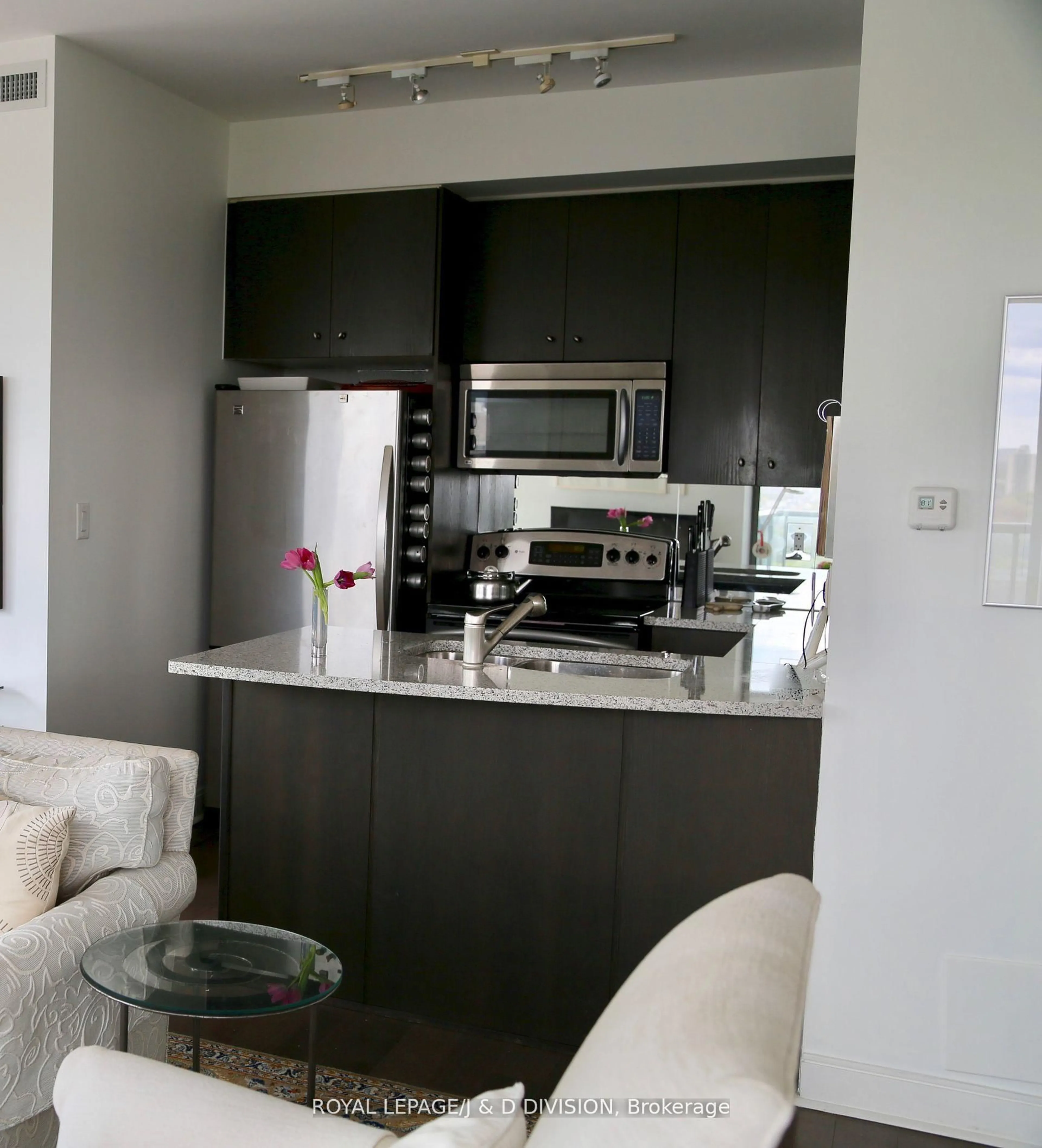 Open concept kitchen, unknown for 18 Yorkville Ave #2202, Toronto Ontario M4W 3Y8