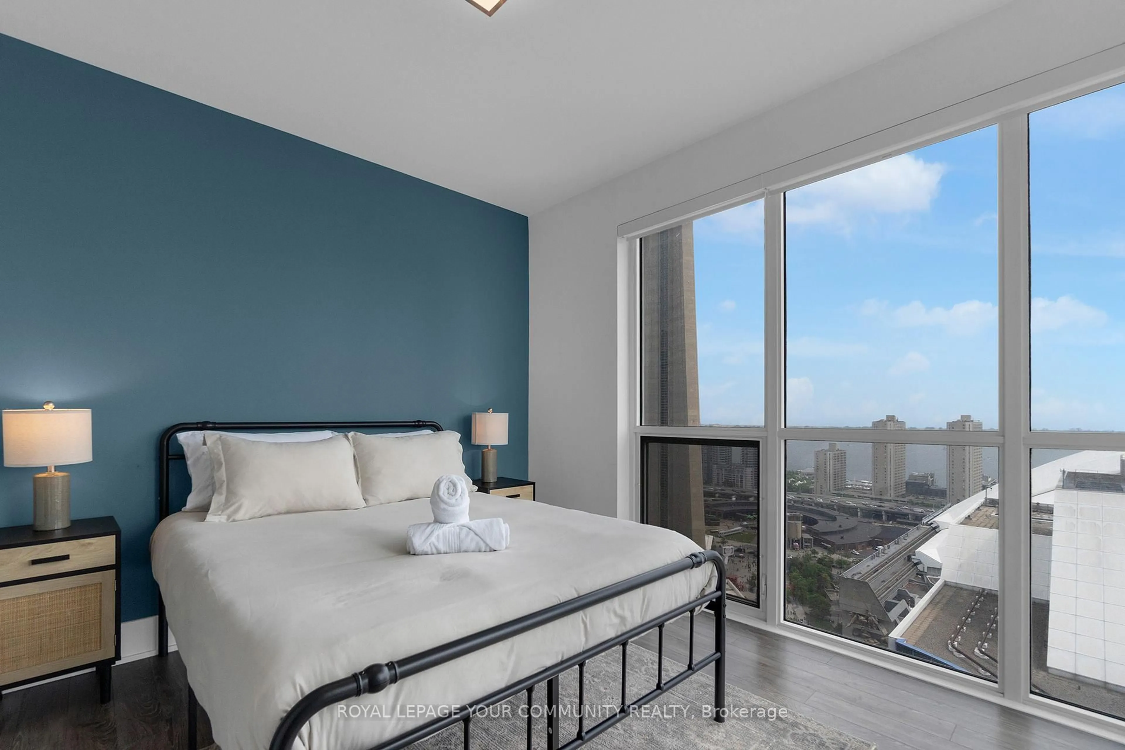 Bedroom with bed, unknown for 300 Front St #2912, Toronto Ontario M5V 0E9