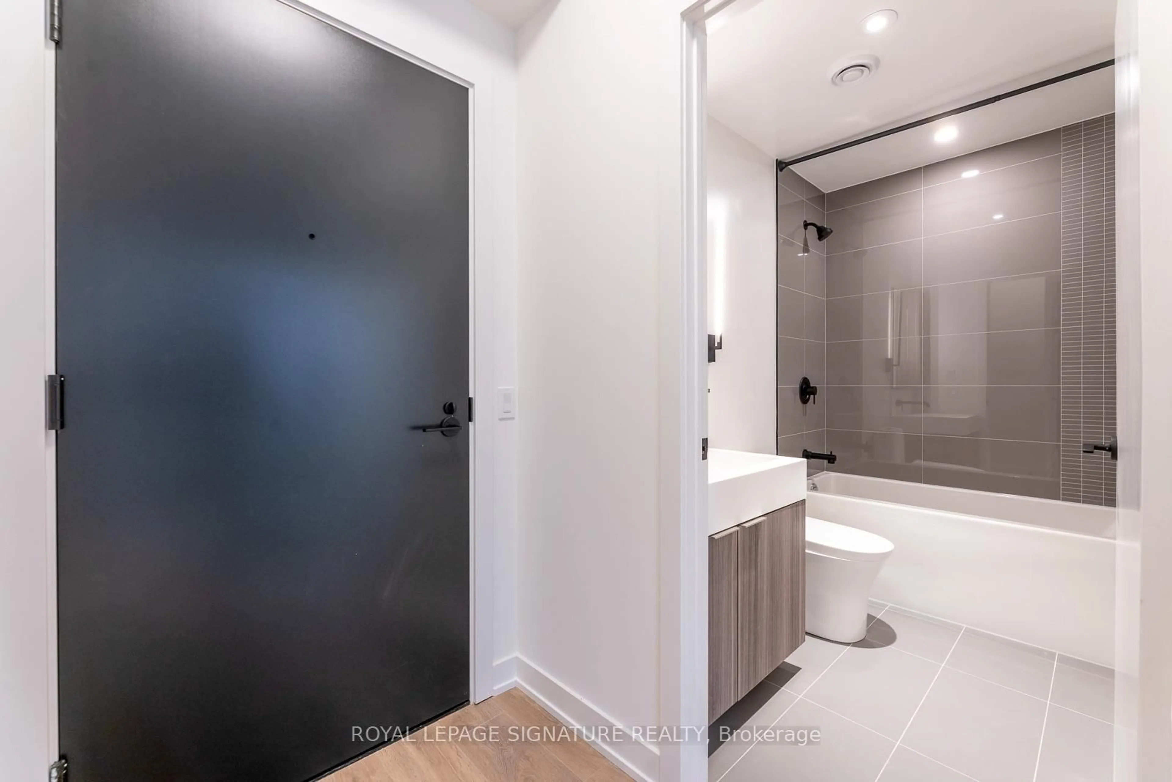 Standard bathroom, unknown for 117 Broadway Ave #1103, Toronto Ontario M4P 1V3