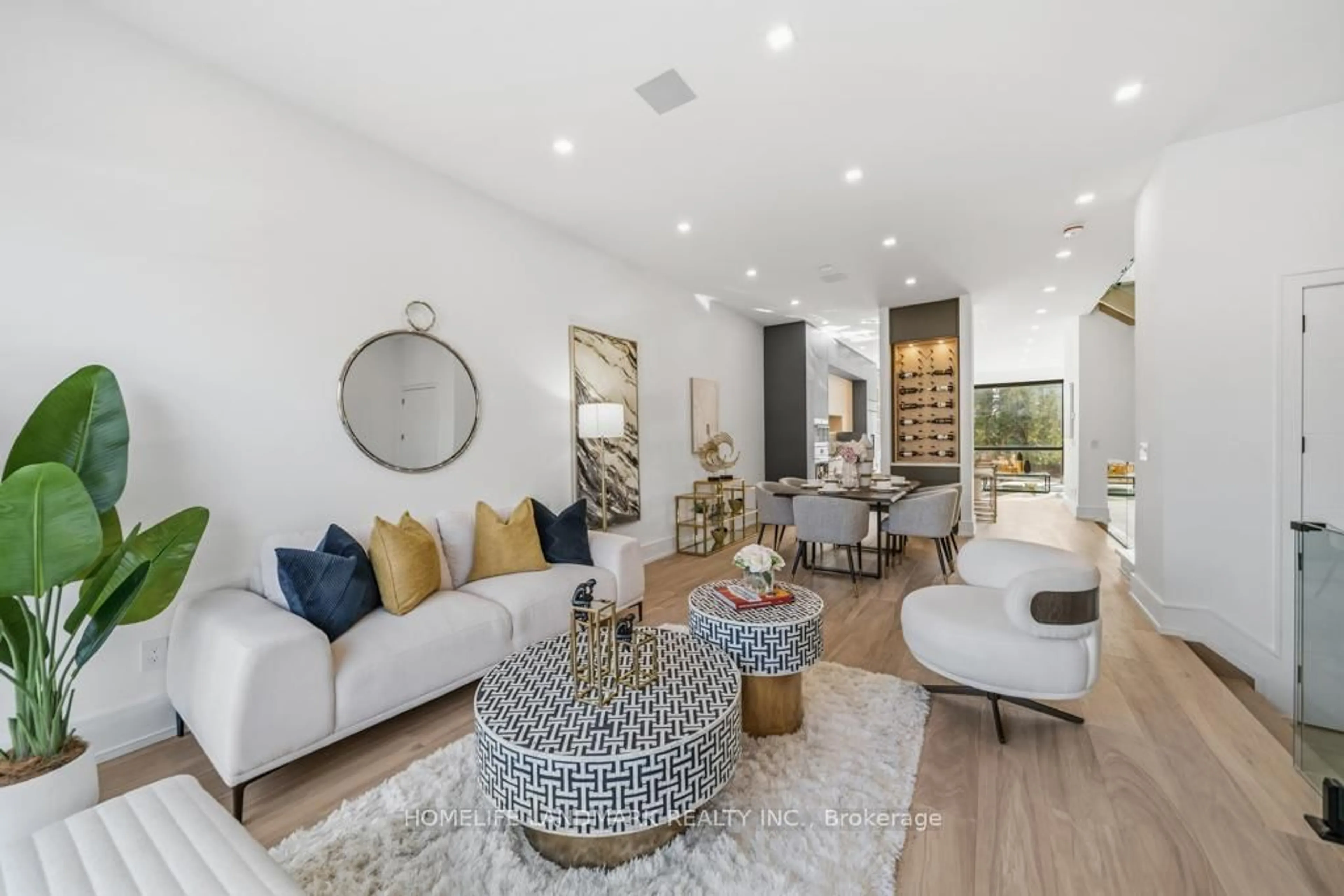 Living room with furniture, unknown for 253 Cranbrooke Ave, Toronto Ontario M5M 1M8