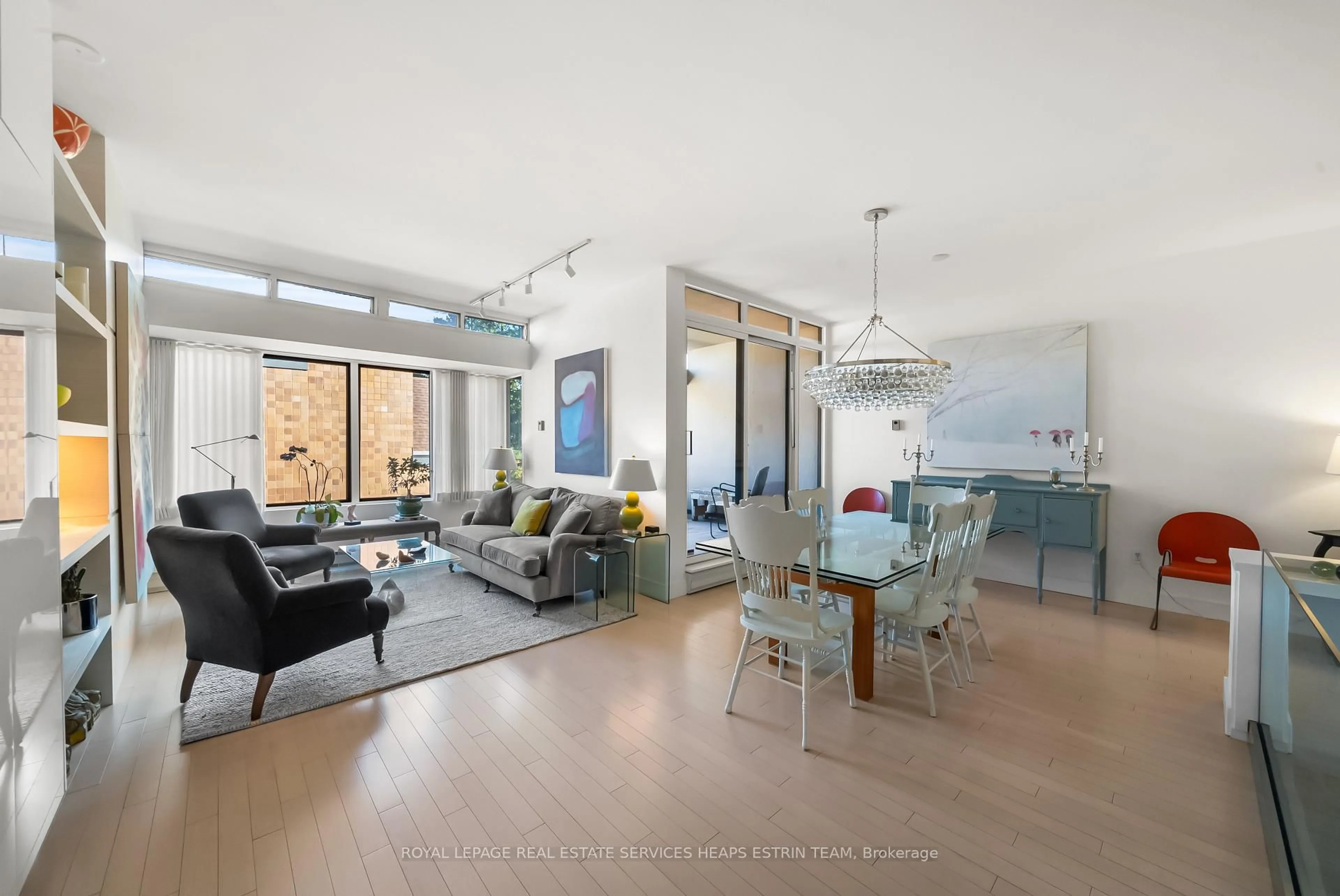 Living room with furniture, unknown for 40 Oaklands Ave #337, Toronto Ontario M4V 2Z3