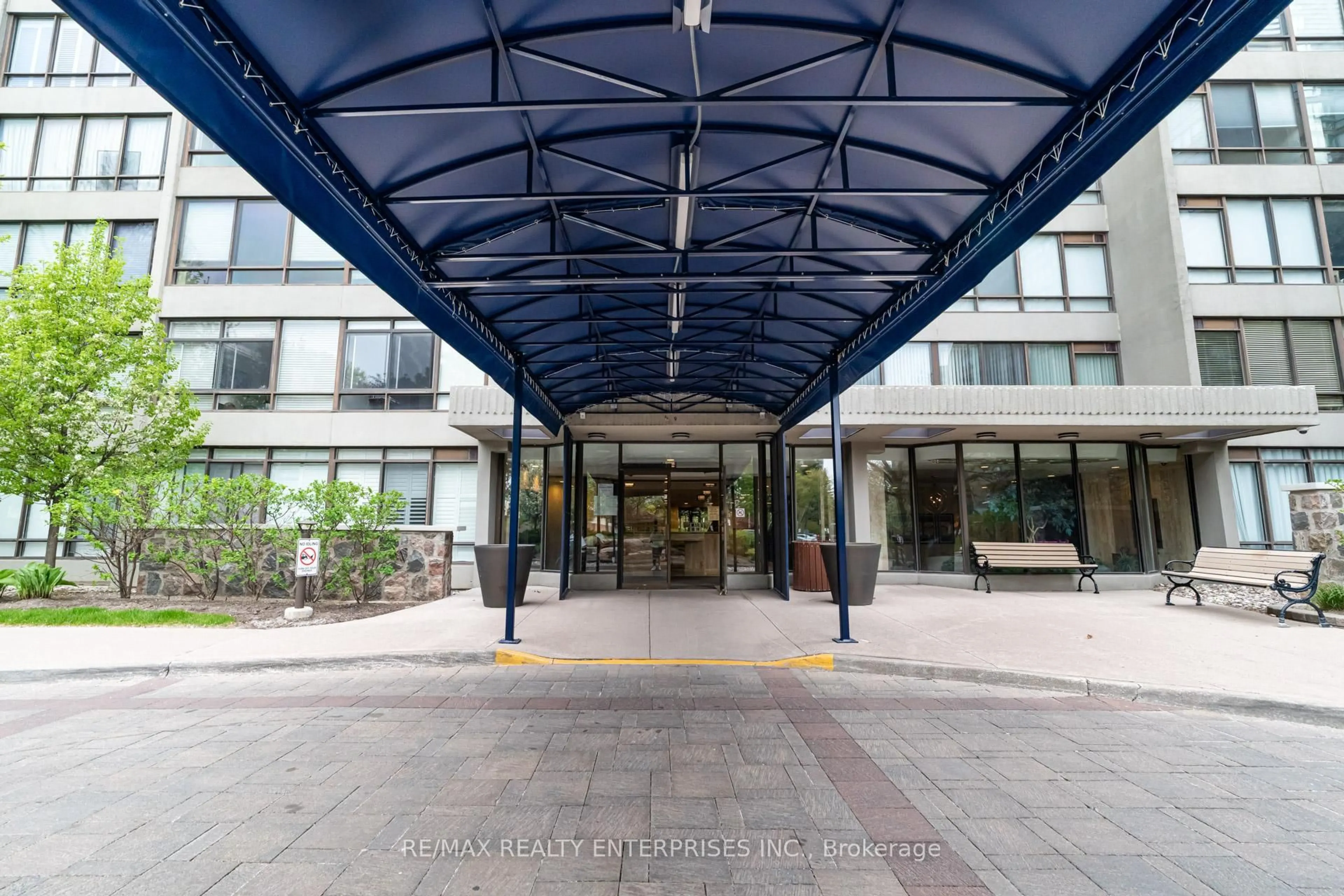 Indoor foyer for 65 Skymark Dr #204, Toronto Ontario M2H 3N9