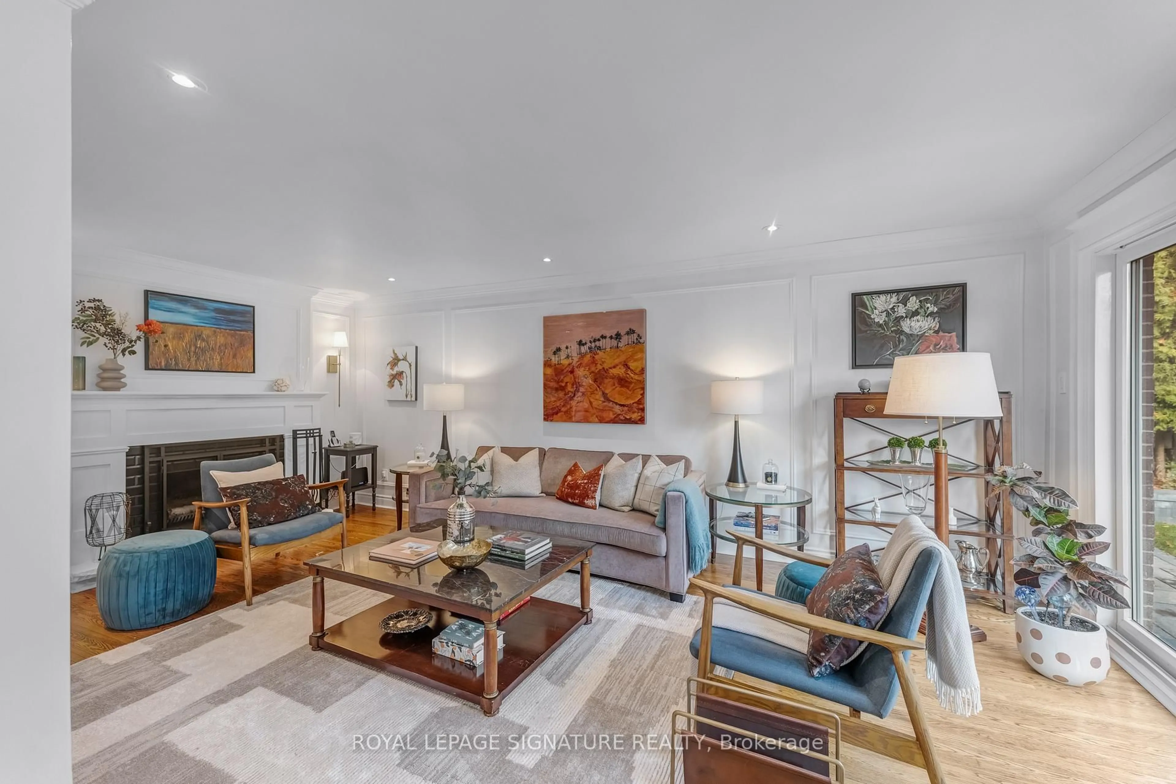 Living room with furniture, unknown for 137 Underhill Dr, Toronto Ontario M3A 2K4