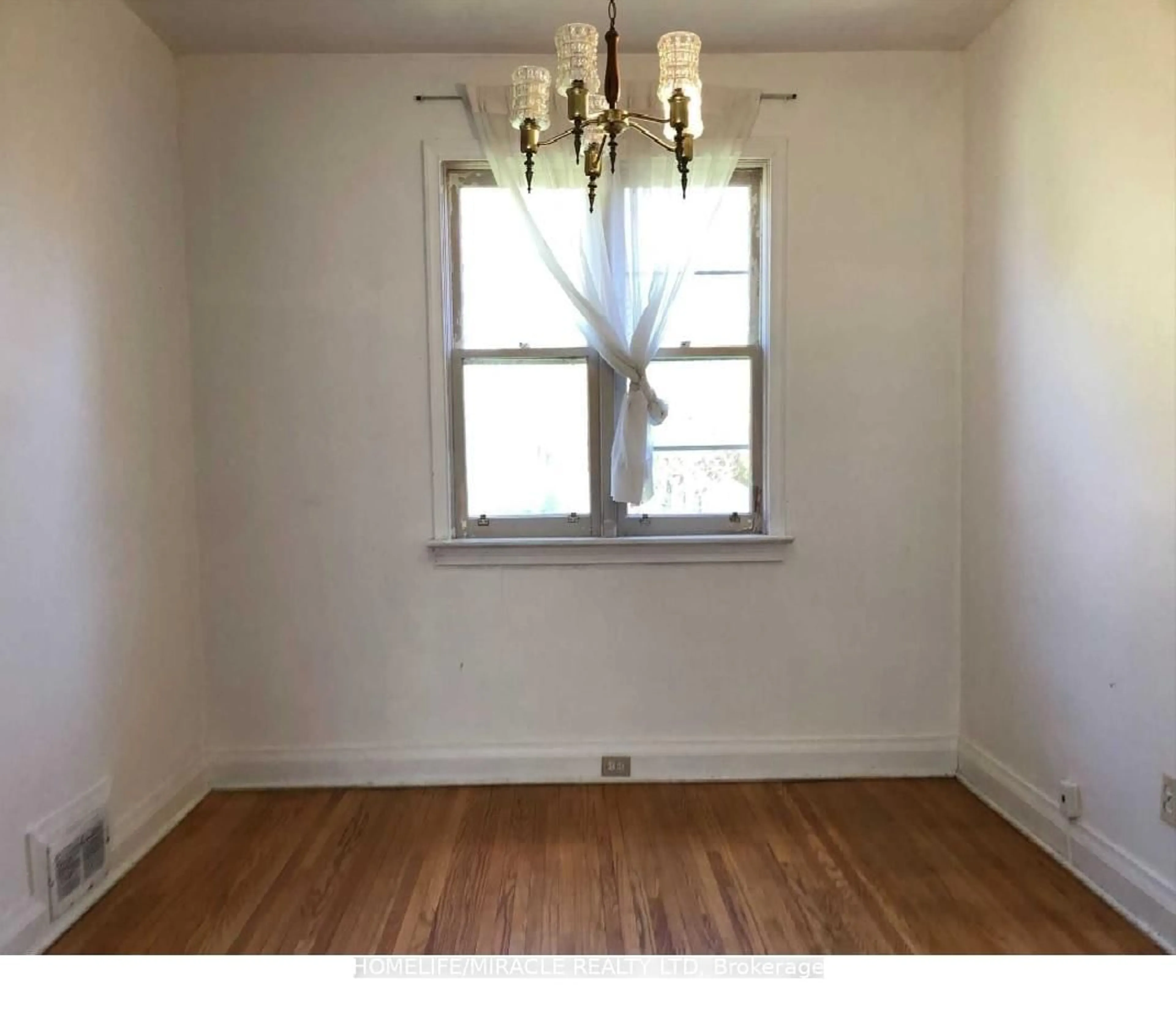 A pic of a room for 190 Poyntz Ave, Toronto Ontario M2N 1J6