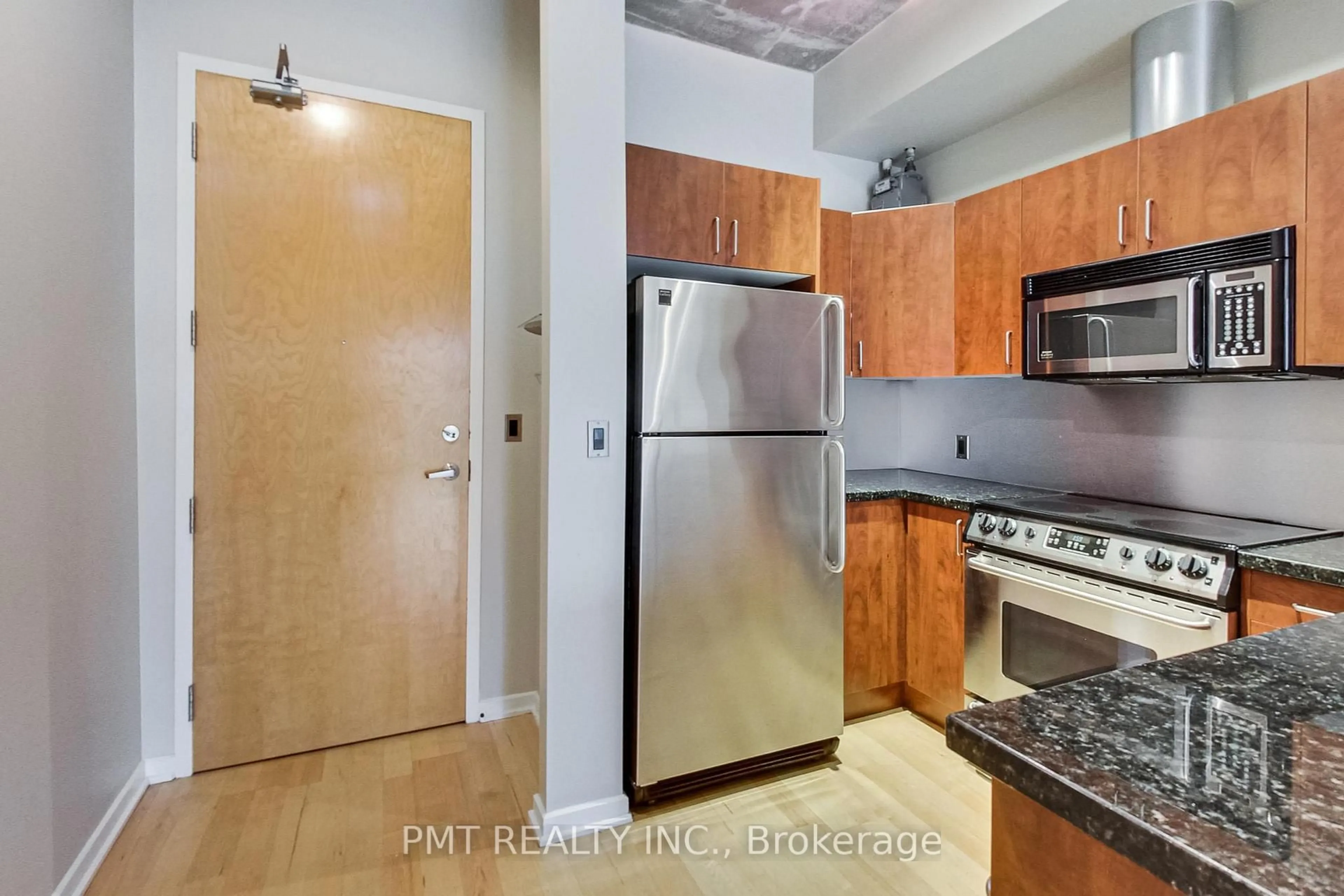 Standard kitchen, unknown for 388 Richmond St #905, Toronto Ontario M5V 3P1