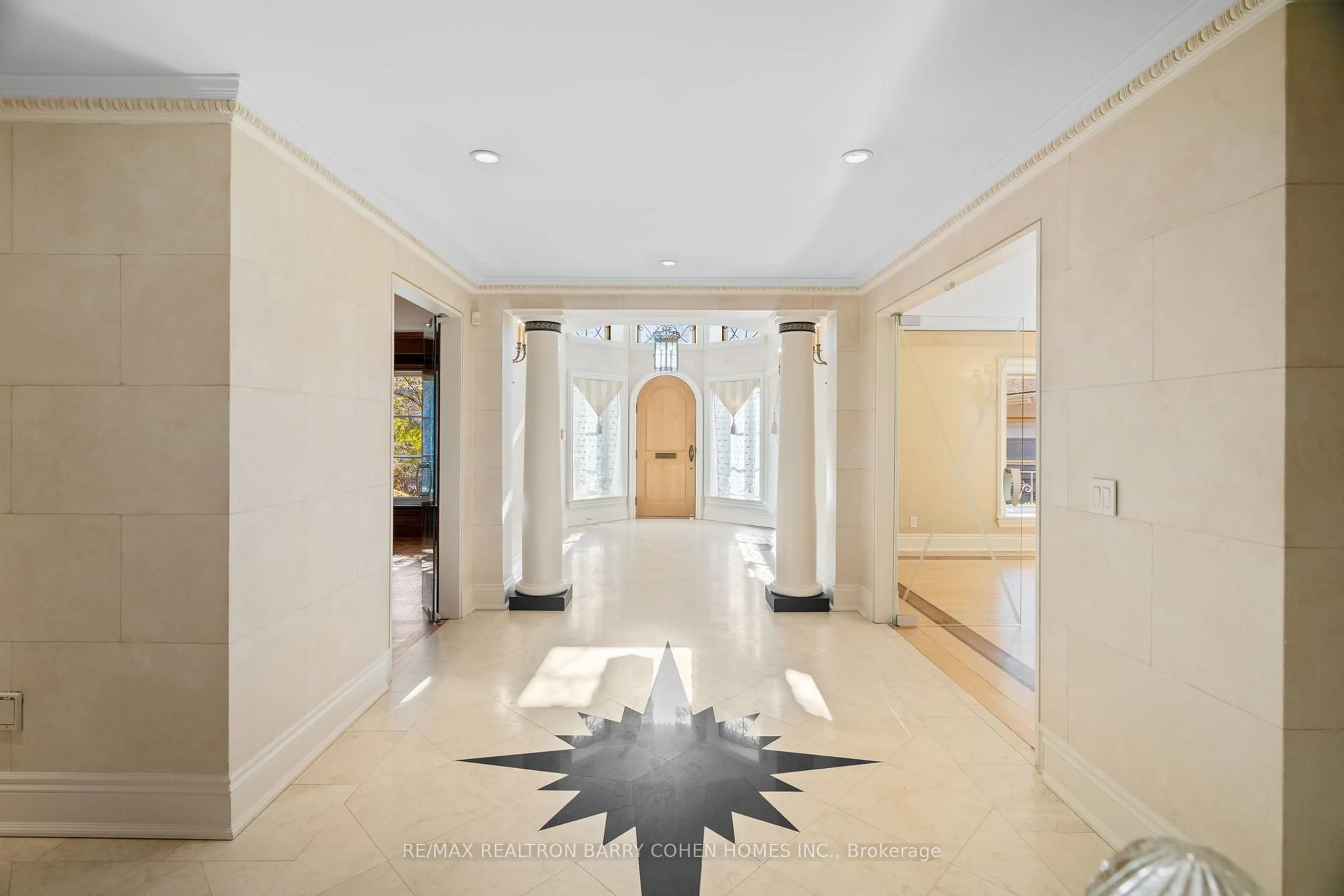 Indoor foyer for 80 Bayview Rdge, Toronto Ontario M2L 1E6
