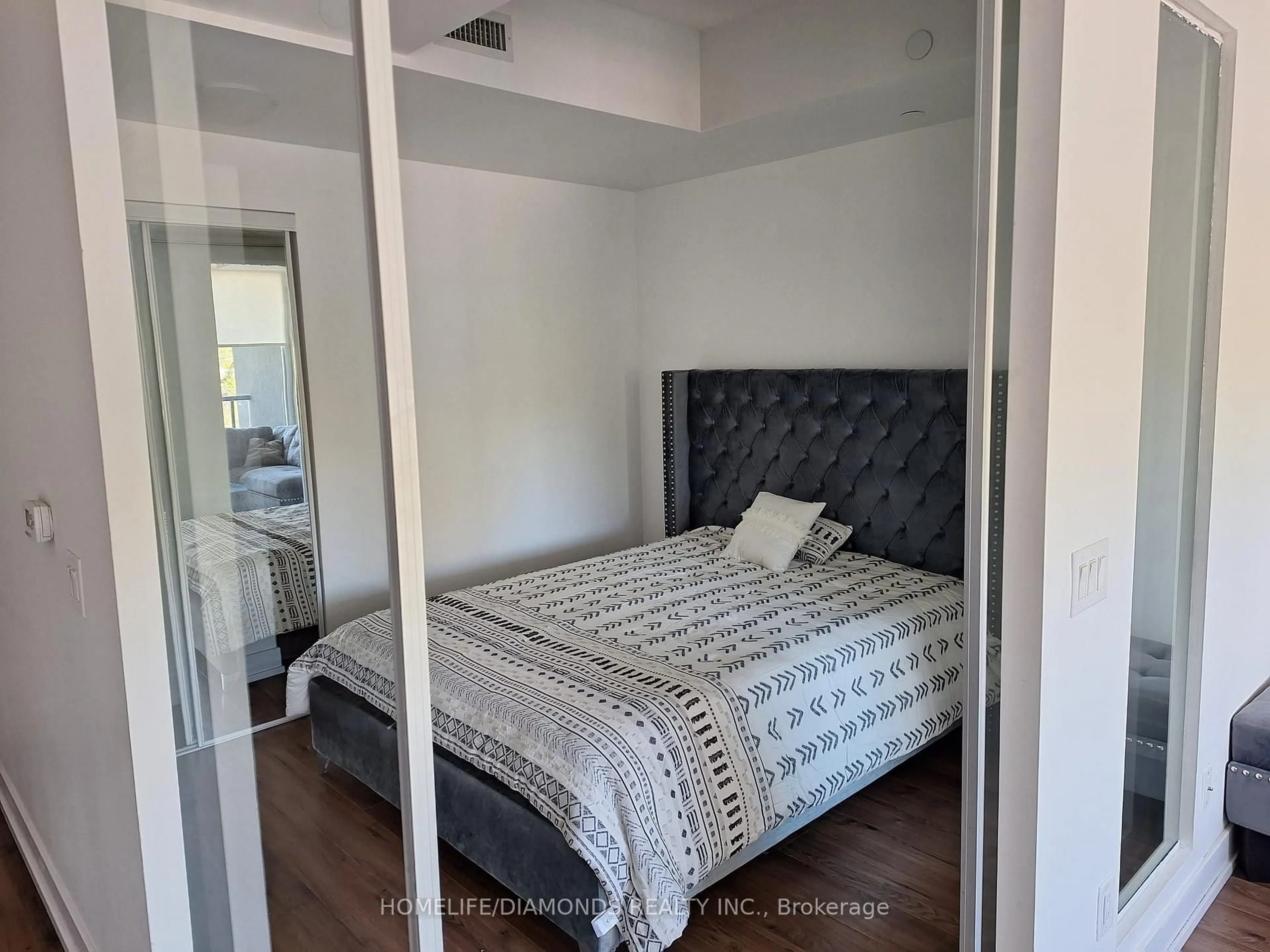 Bedroom with bed, unknown for 170 Chiltern Hill Rd #507, Toronto Ontario M6C 0A9