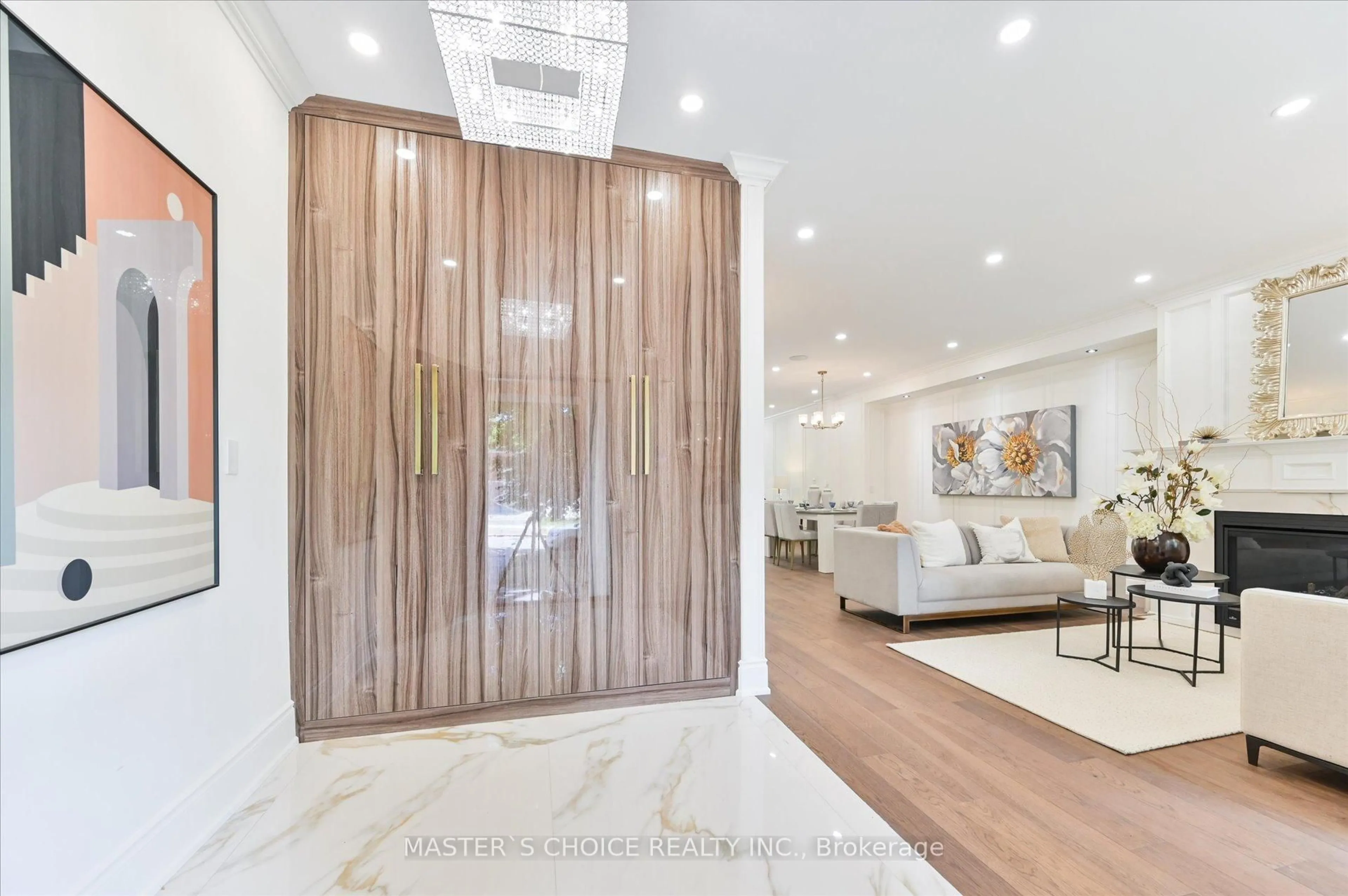 Indoor entryway for 382 St Clements Ave, Toronto Ontario M5N 1M1