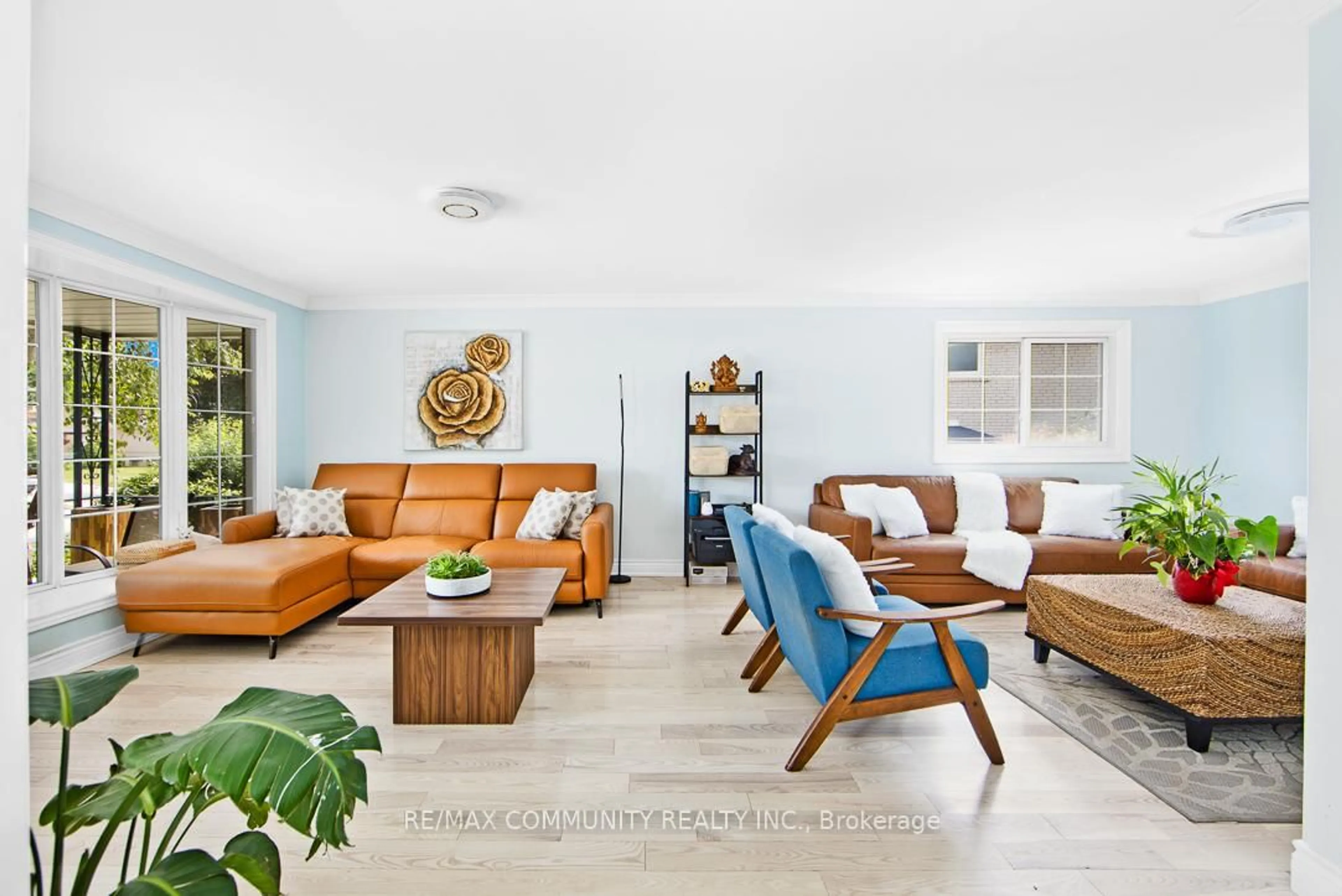 Living room with furniture, unknown for 168 Kingslake Rd, Toronto Ontario M2J 3G3