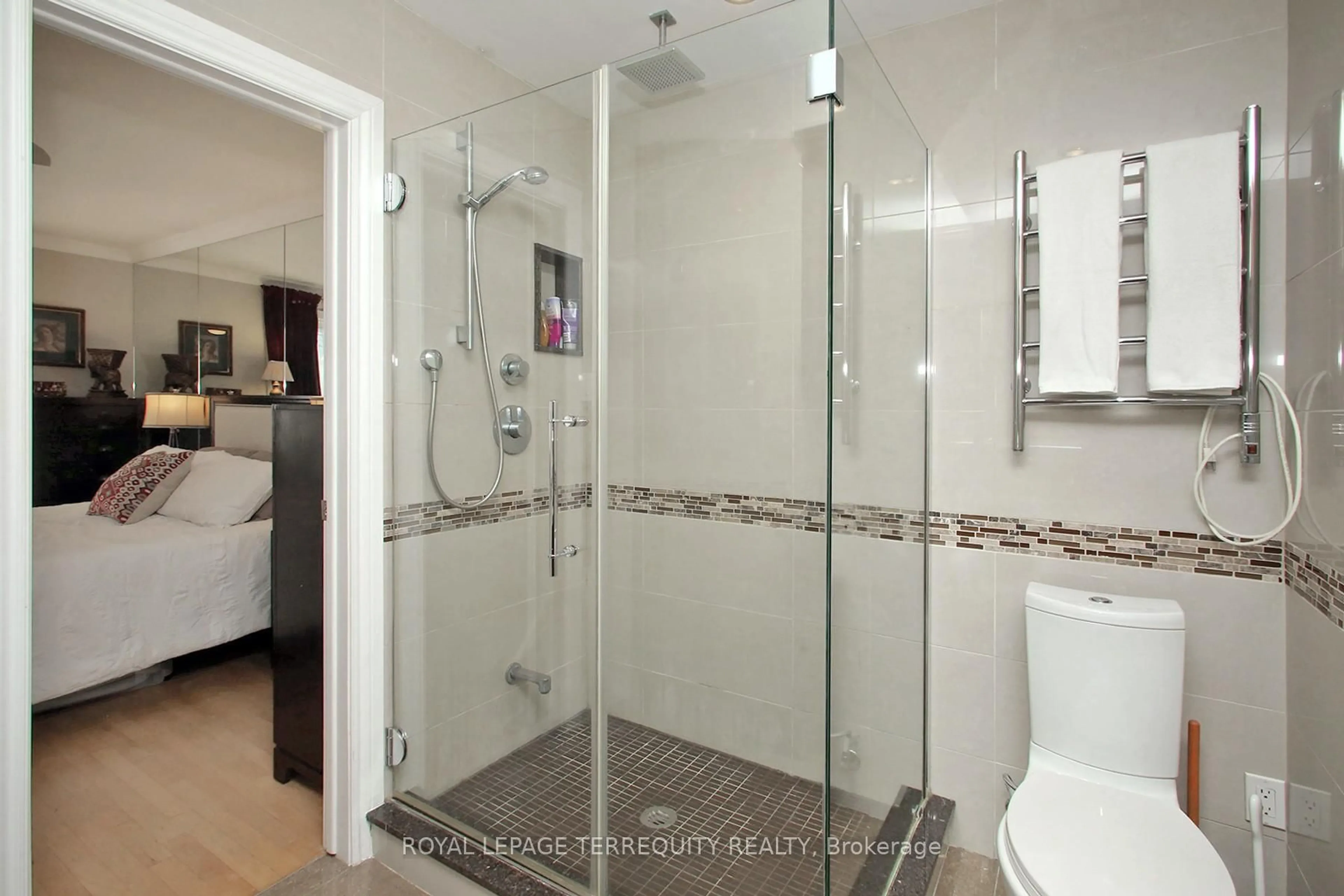 Standard bathroom, ceramic/tile floor for 20 Cotton Downway #10, Toronto Ontario M2J 4V7