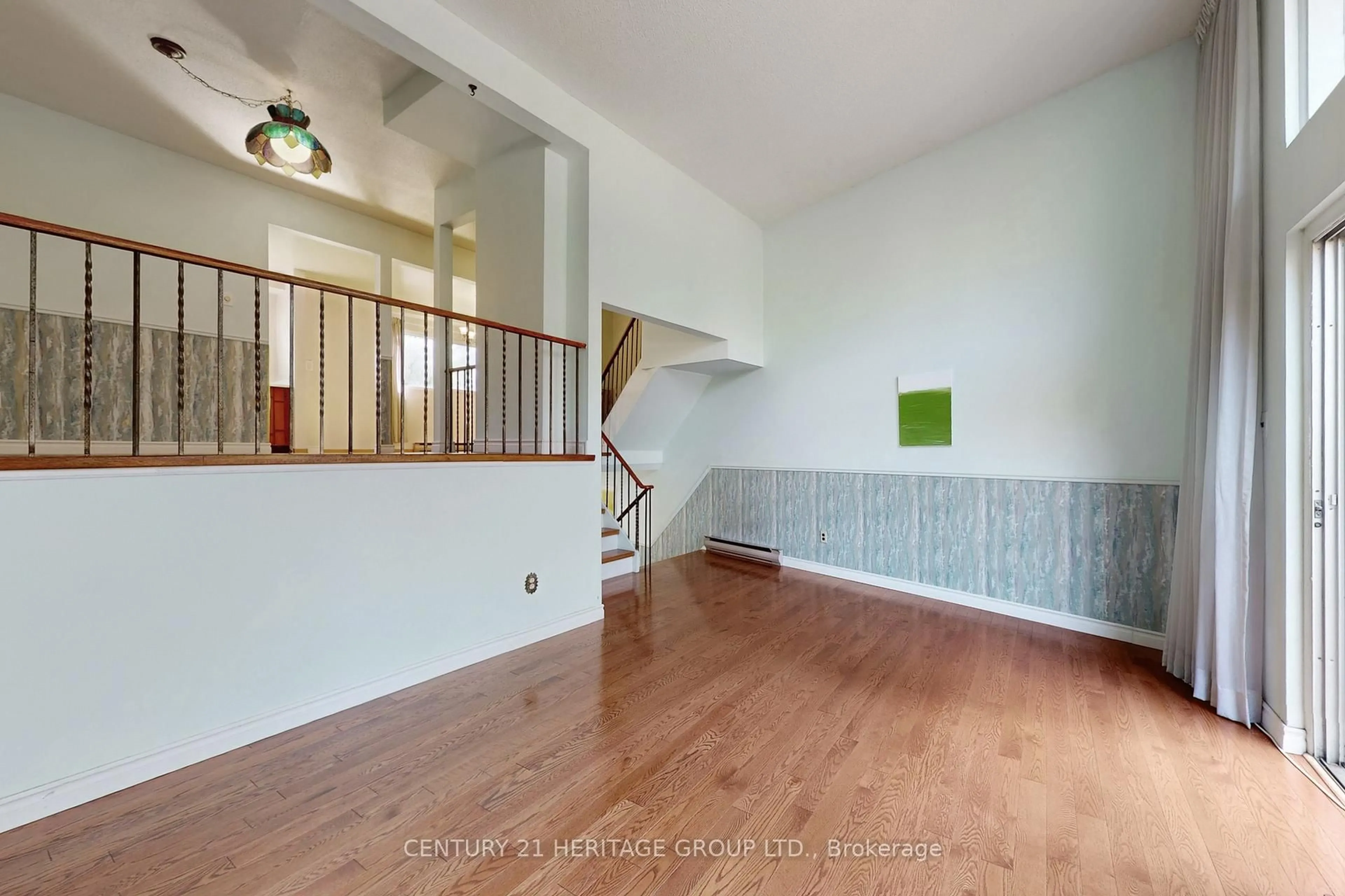 Indoor foyer for 32 Jenny Wrenway, Toronto Ontario M2H 2Y9