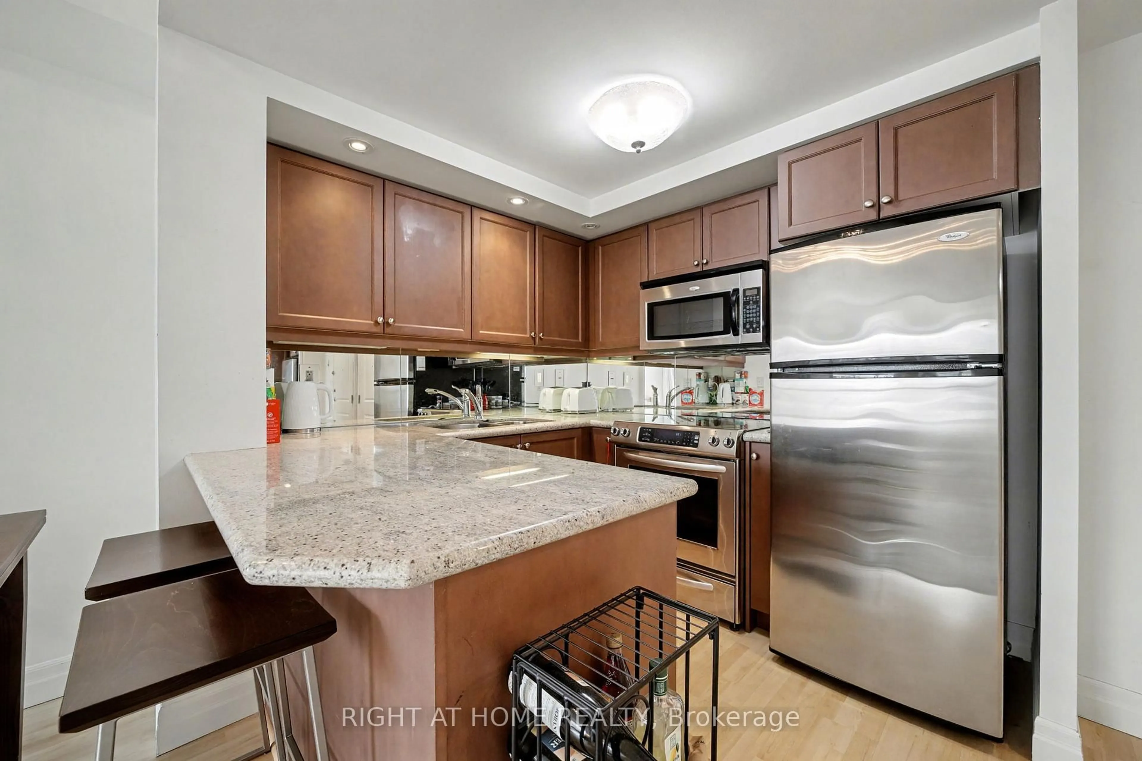 Standard kitchen, ceramic/tile floor for 15 Stafford St #LPH13, Toronto Ontario M5V 3X6