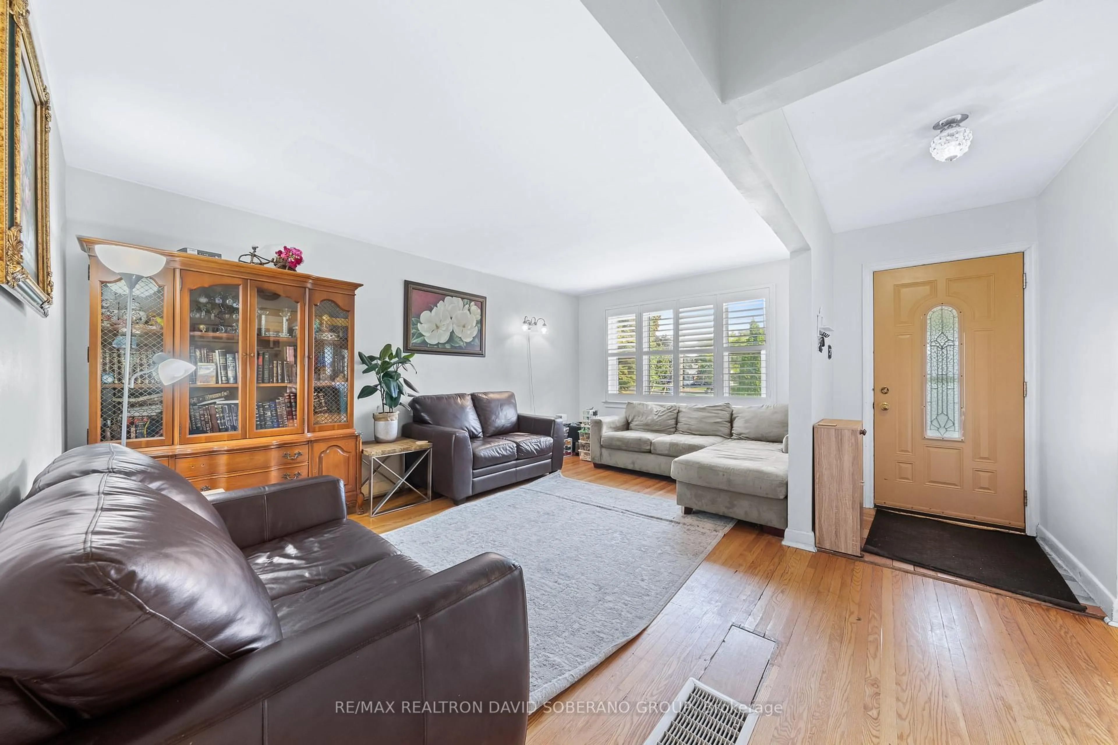 Living room with furniture, unknown for 17 Wigan Cres, Toronto Ontario M3H 3A3