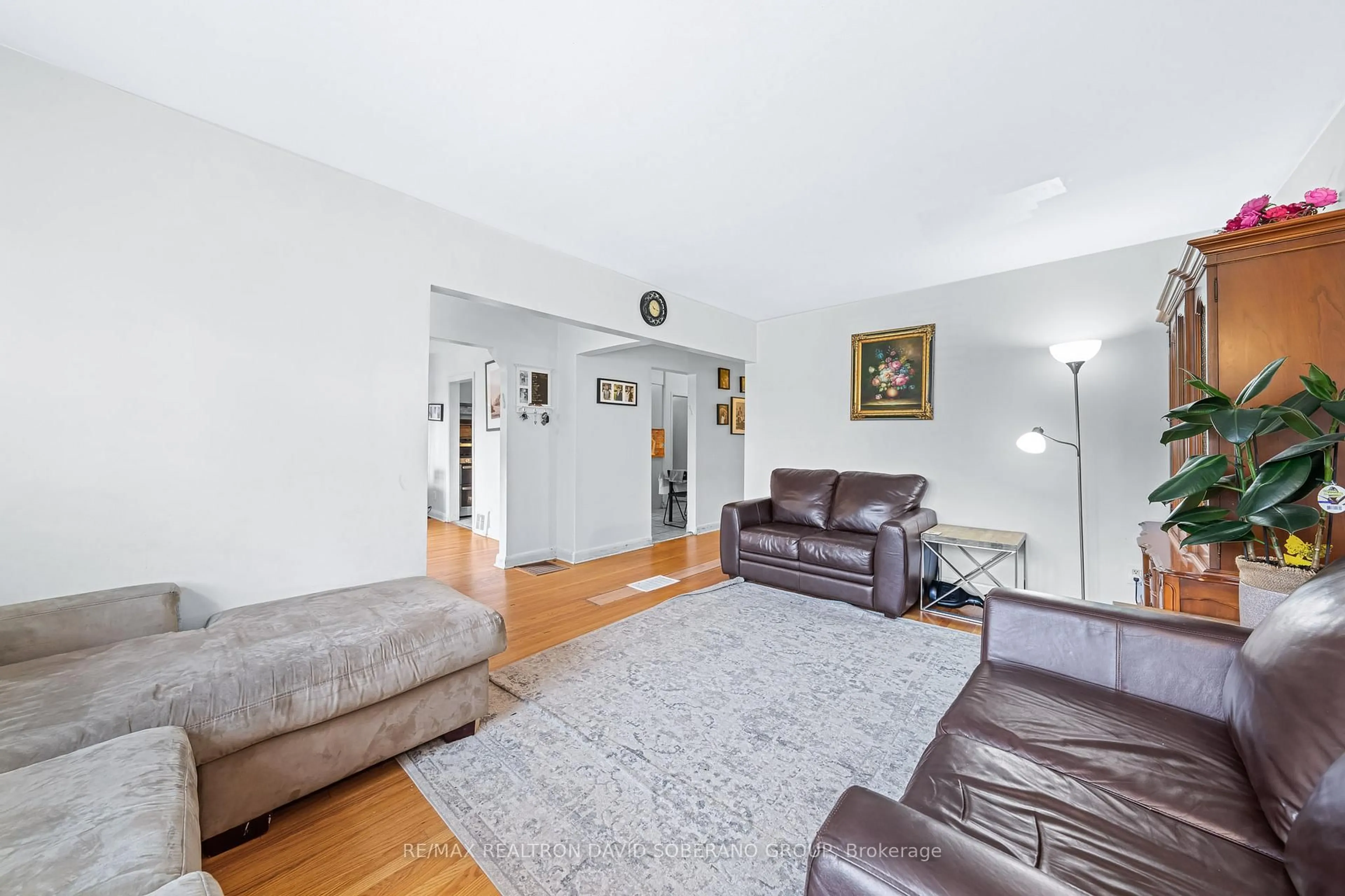 Living room with furniture, floor is not visible for 17 Wigan Cres, Toronto Ontario M3H 3A3