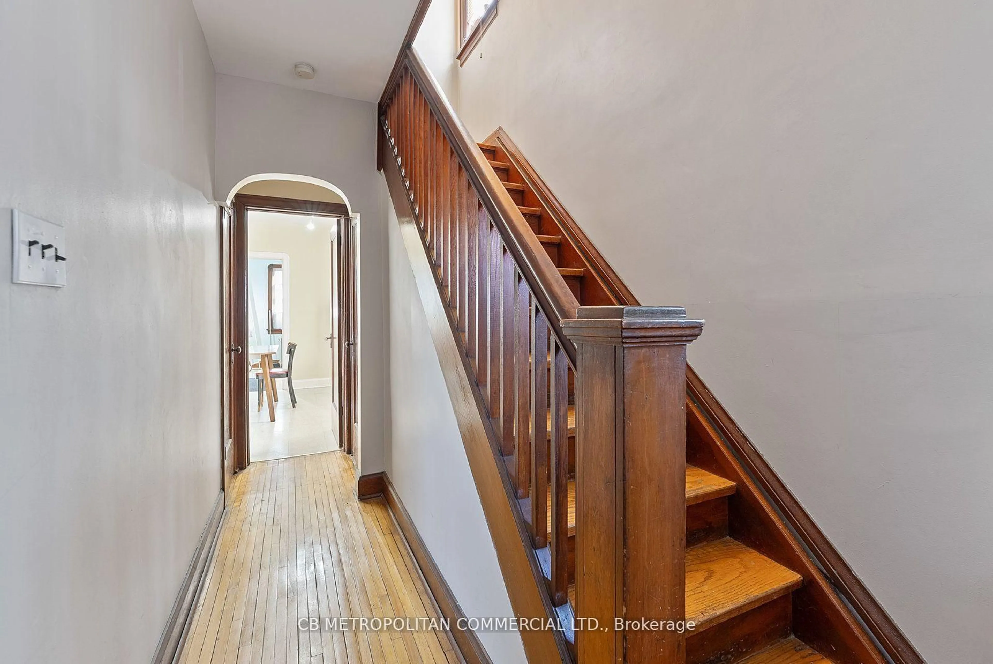 Unknown for 17 Augusta Ave, Toronto Ontario M5T 2K7