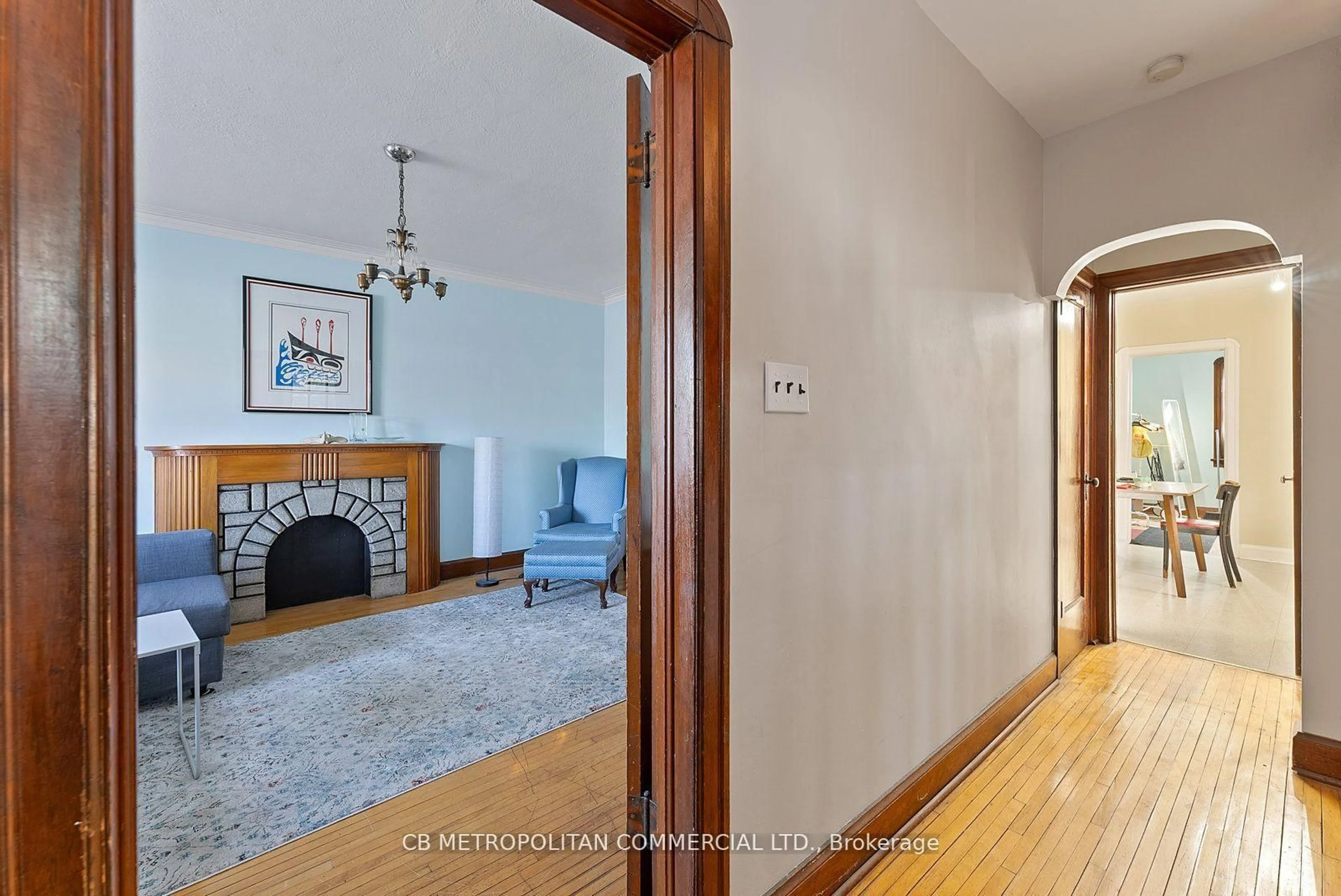 Unknown for 17 Augusta Ave, Toronto Ontario M5T 2K7